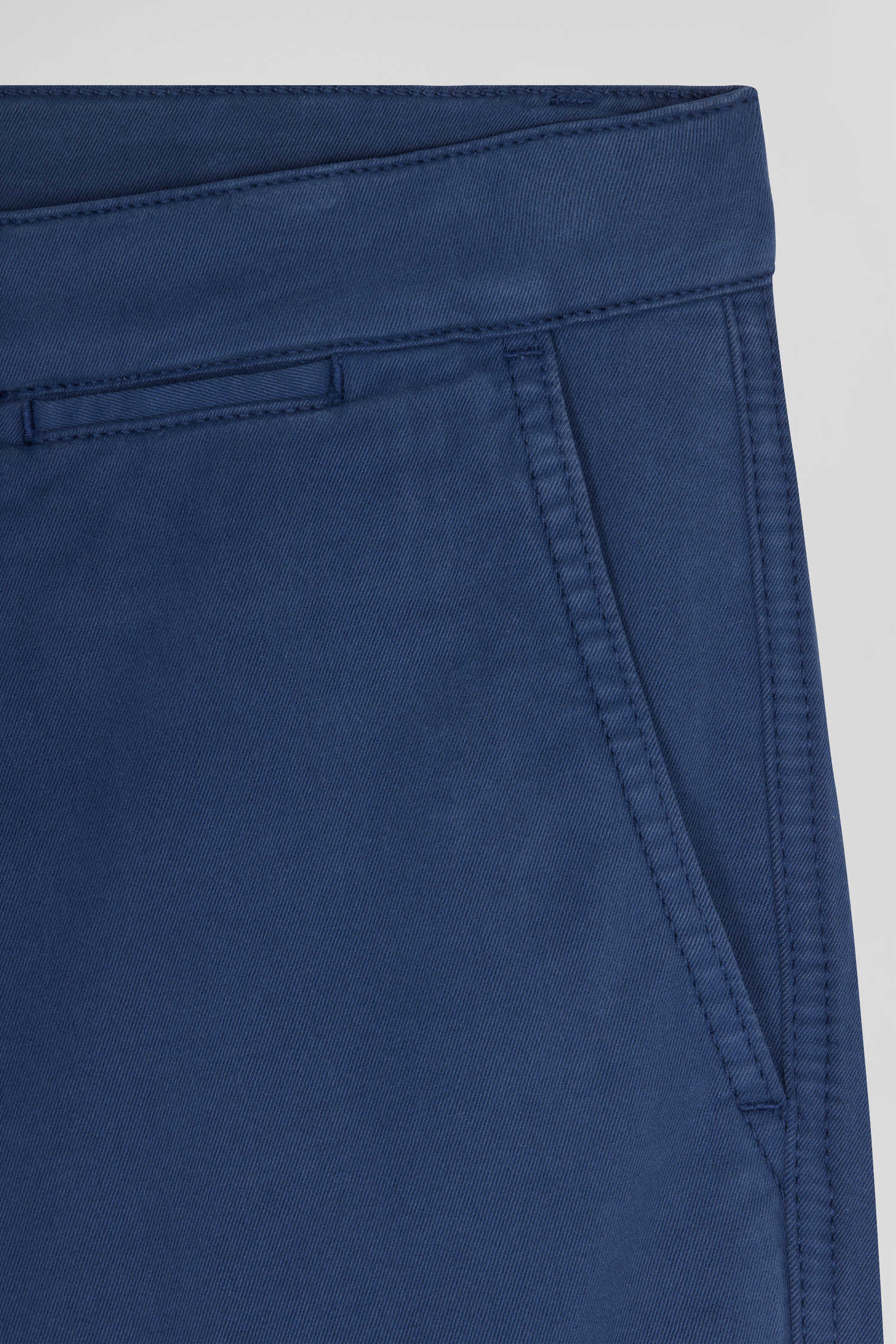 Regular blue chino trousers in stretch cotton gabardine