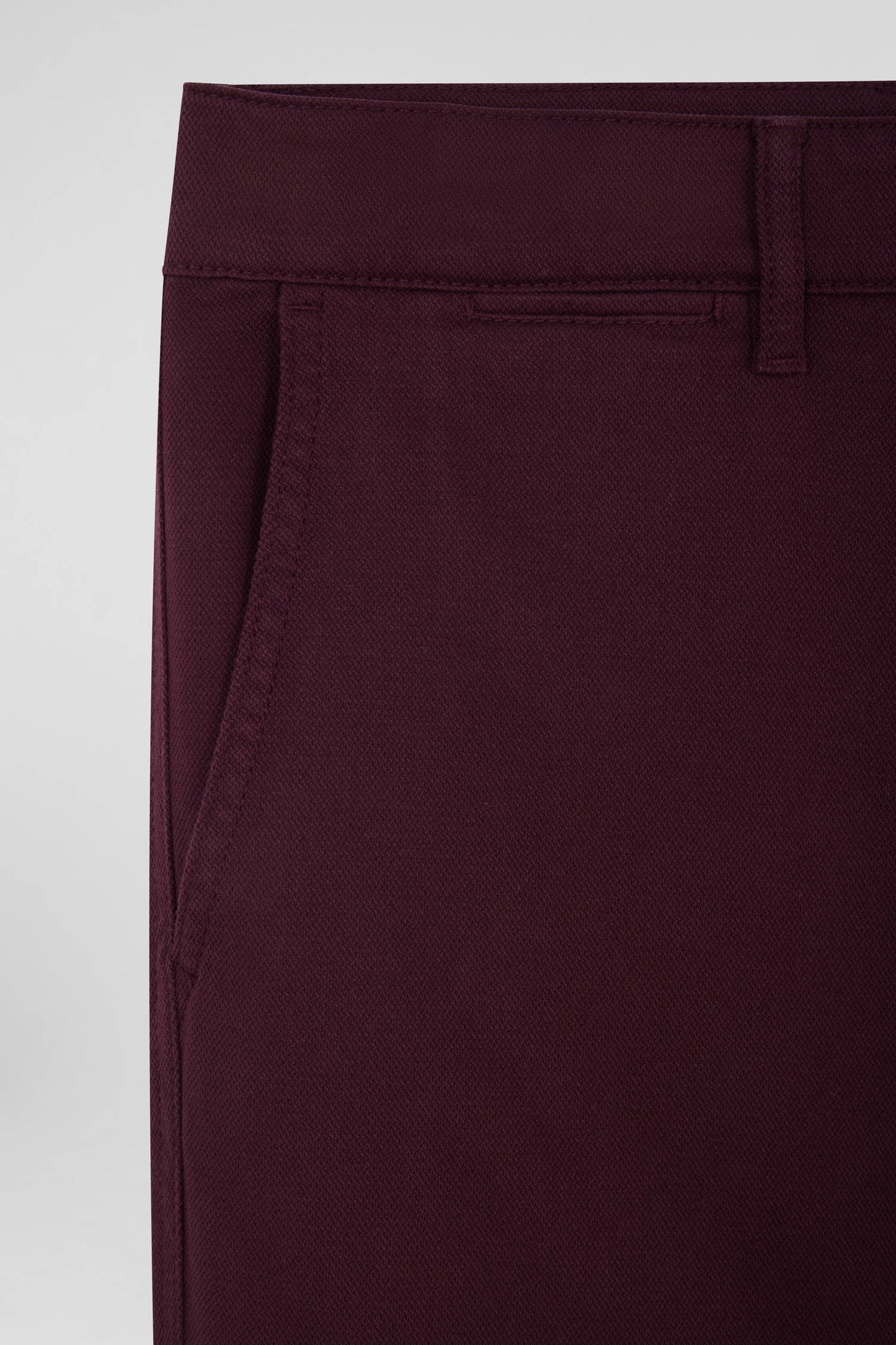 Pantalon chino en piqué de coton stretch et modal bordeaux coupe Regular