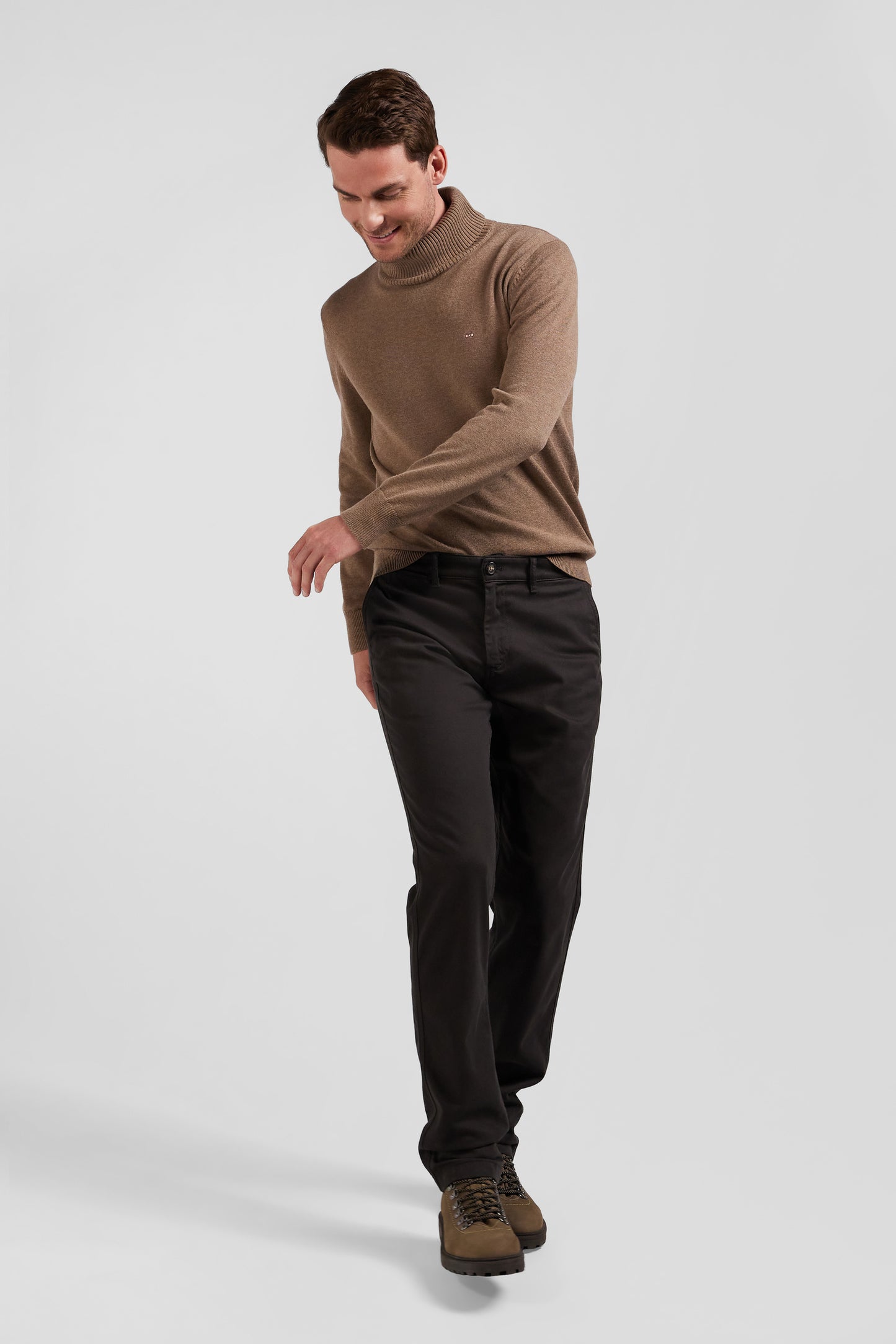 Regular brown stretch cotton piqué and modal chino trousers