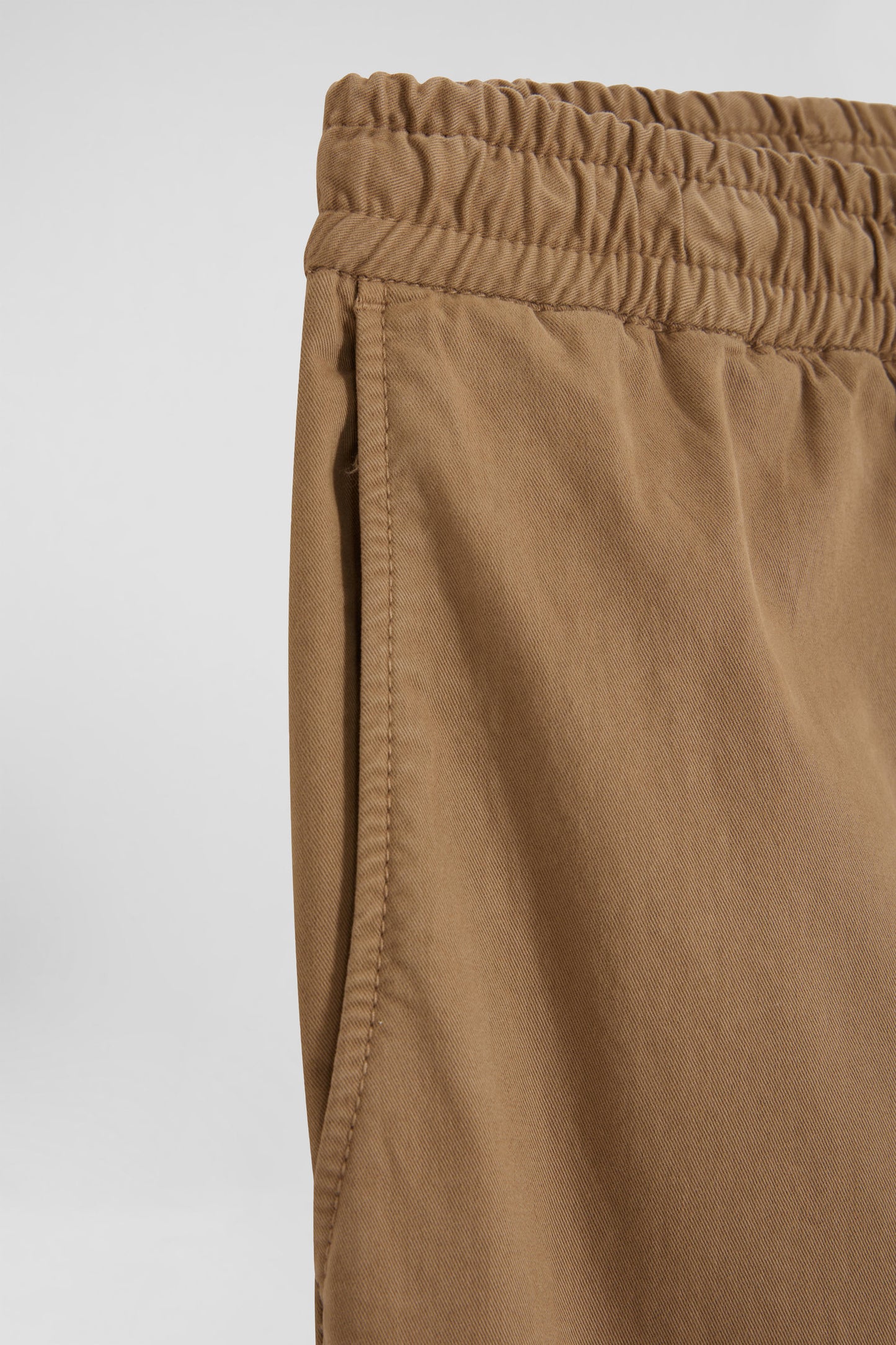 Elastic waistband pants in hazelnut stretch cotton, Modern cut