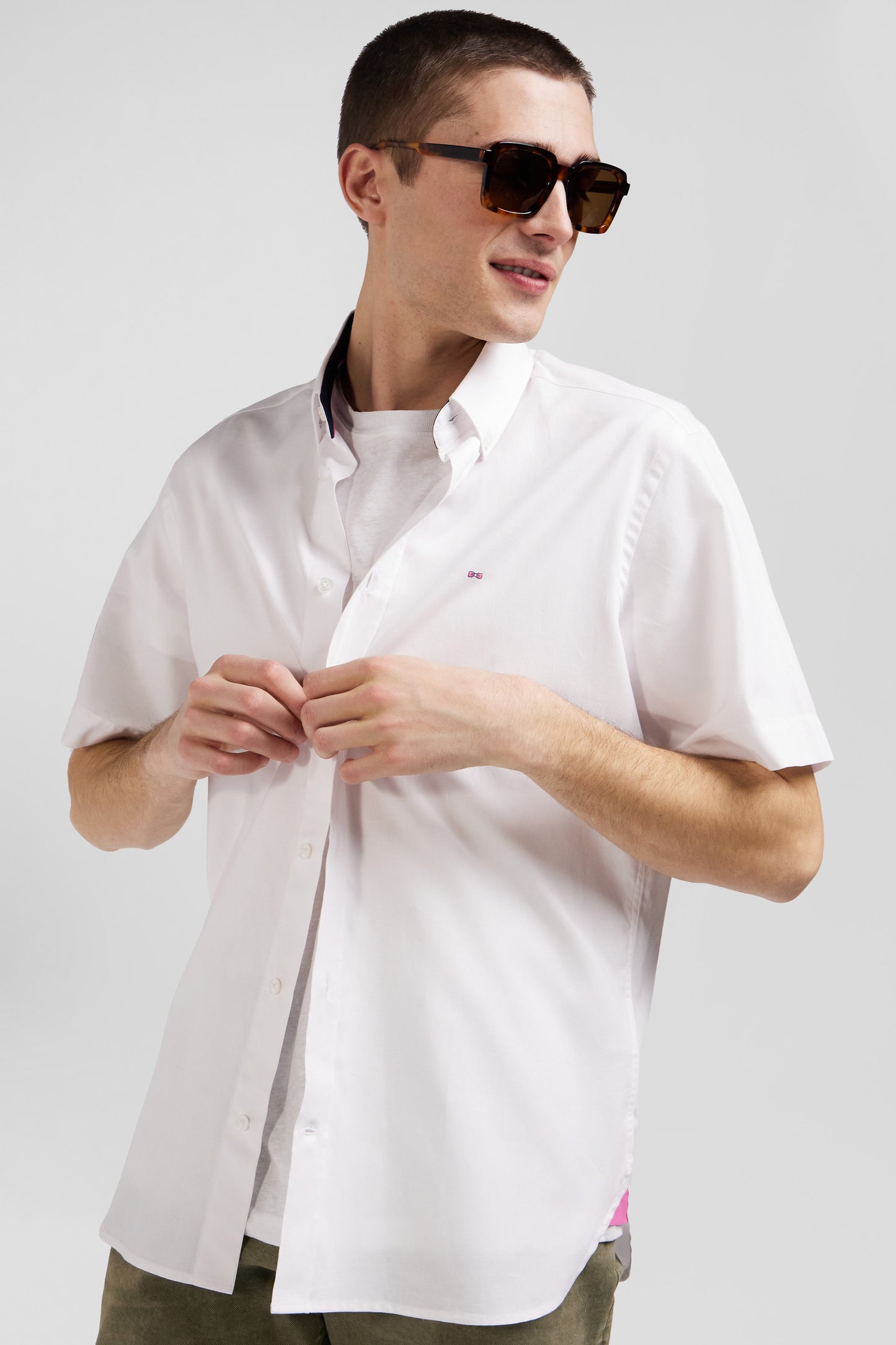 Regular white cotton short-sleeved shirt