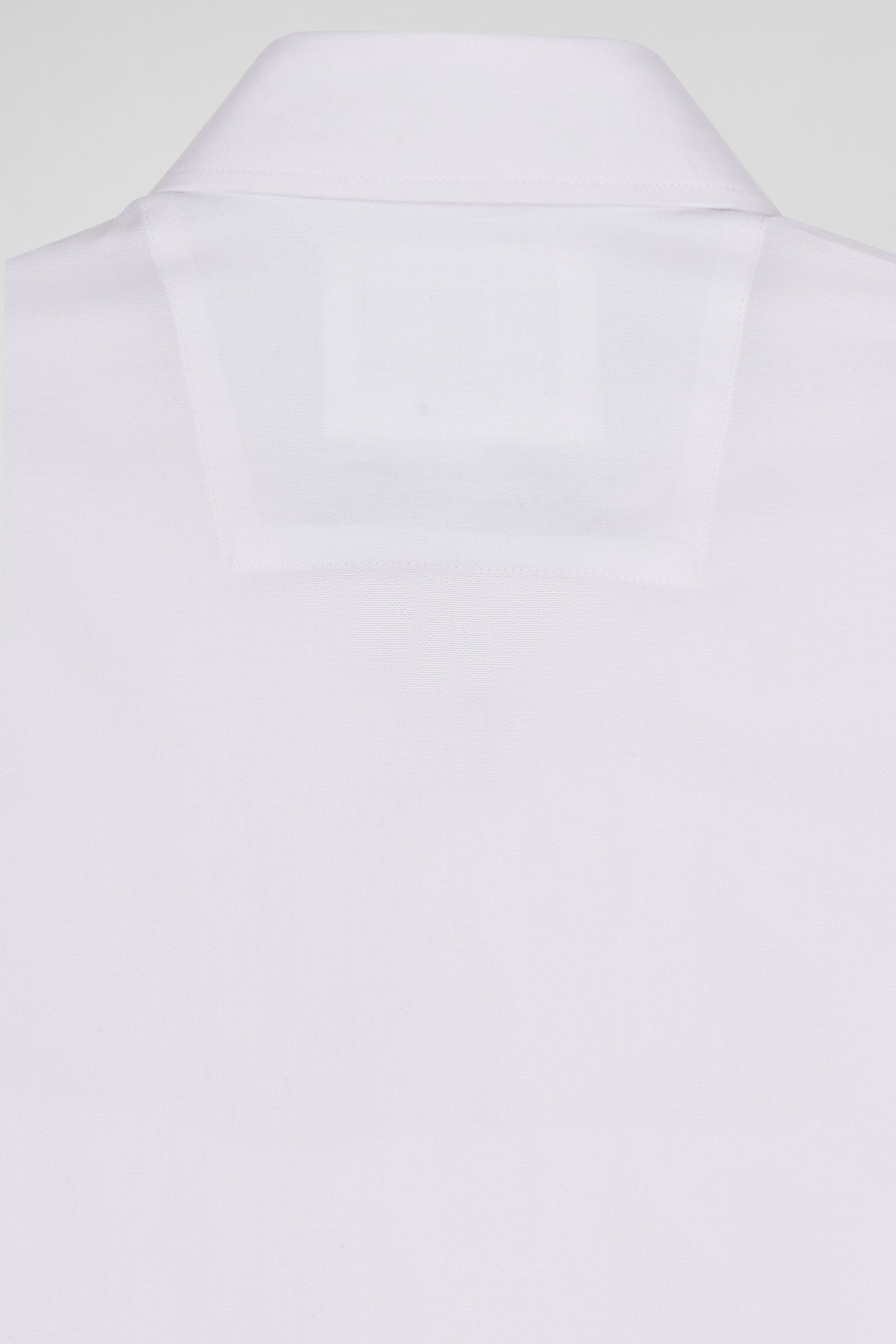 Regular white cotton short-sleeved shirt