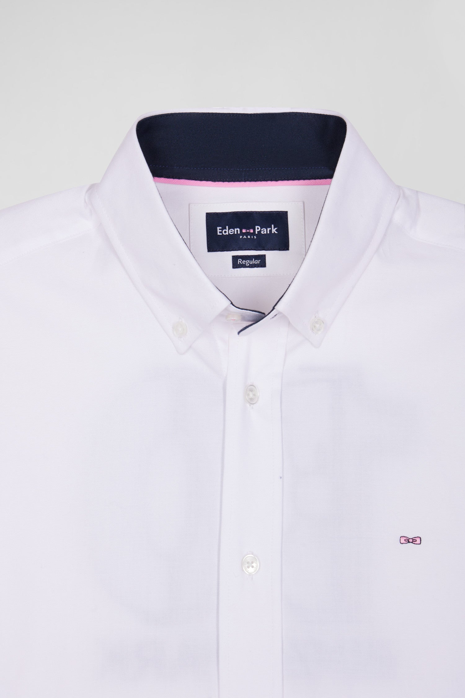 Regular white cotton short-sleeved shirt with back 10 embroidery