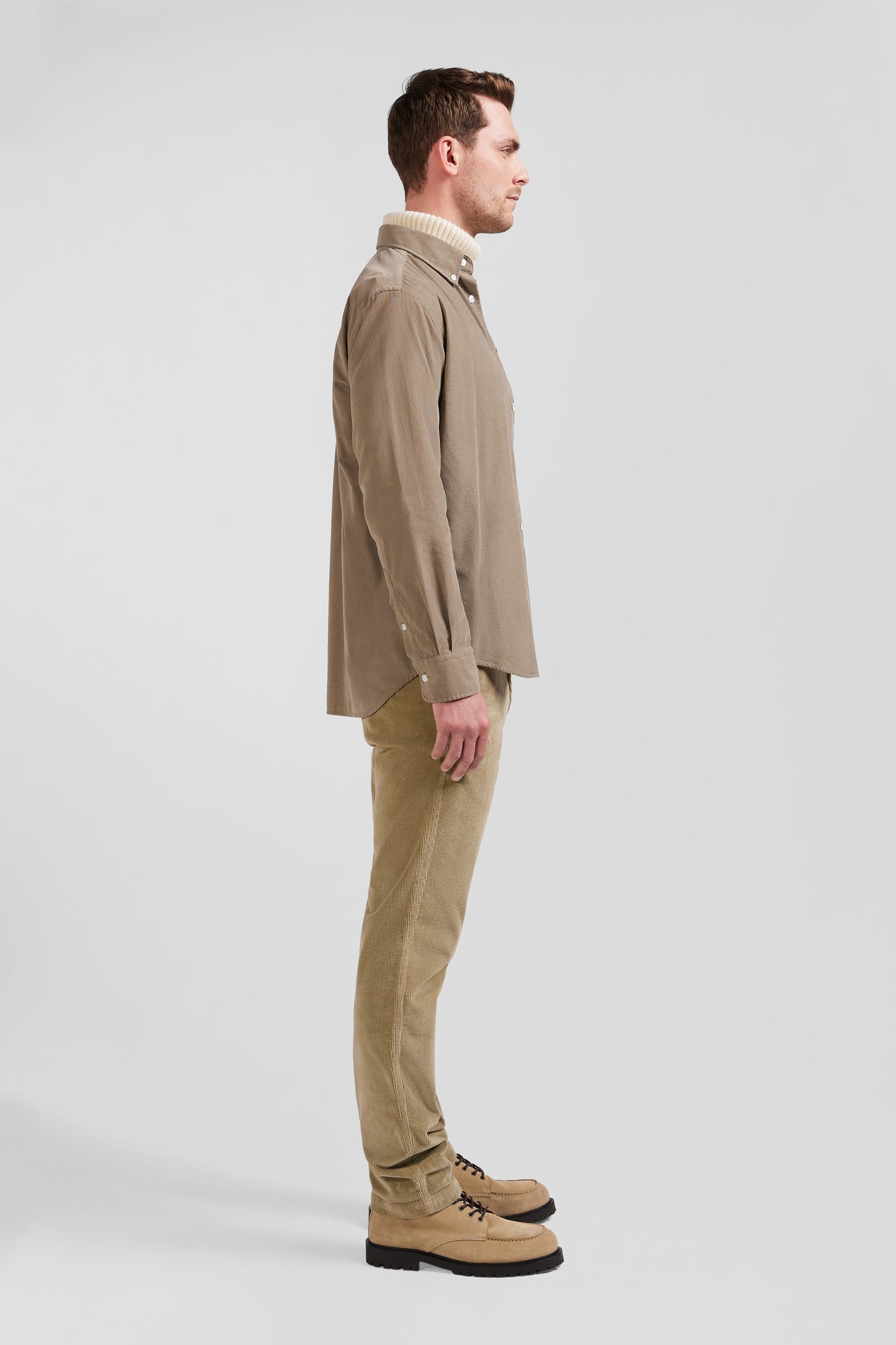 Plain beige corduroy shirt with button-down collar and chest pocket Regular fit
