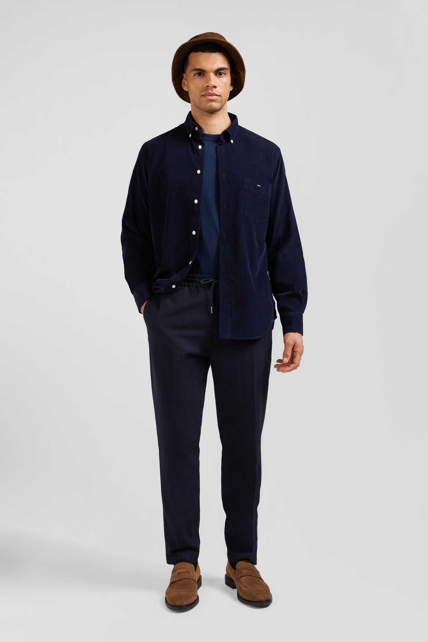 Navy corduroy shirt with button-down collar and regular-fit breast pocket