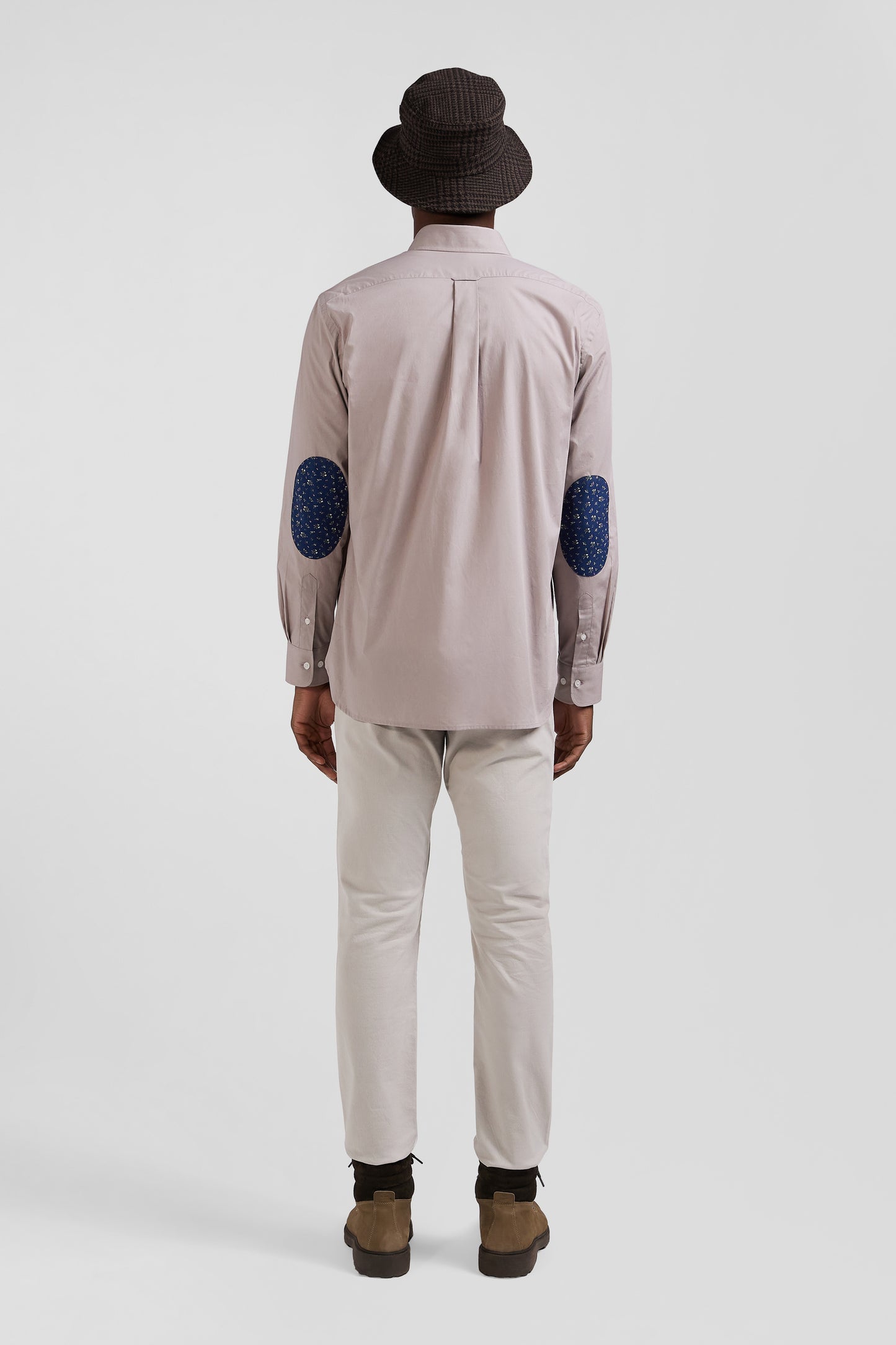 Regular grey cotton poplin shirt with button-down collar and printed elbow patches