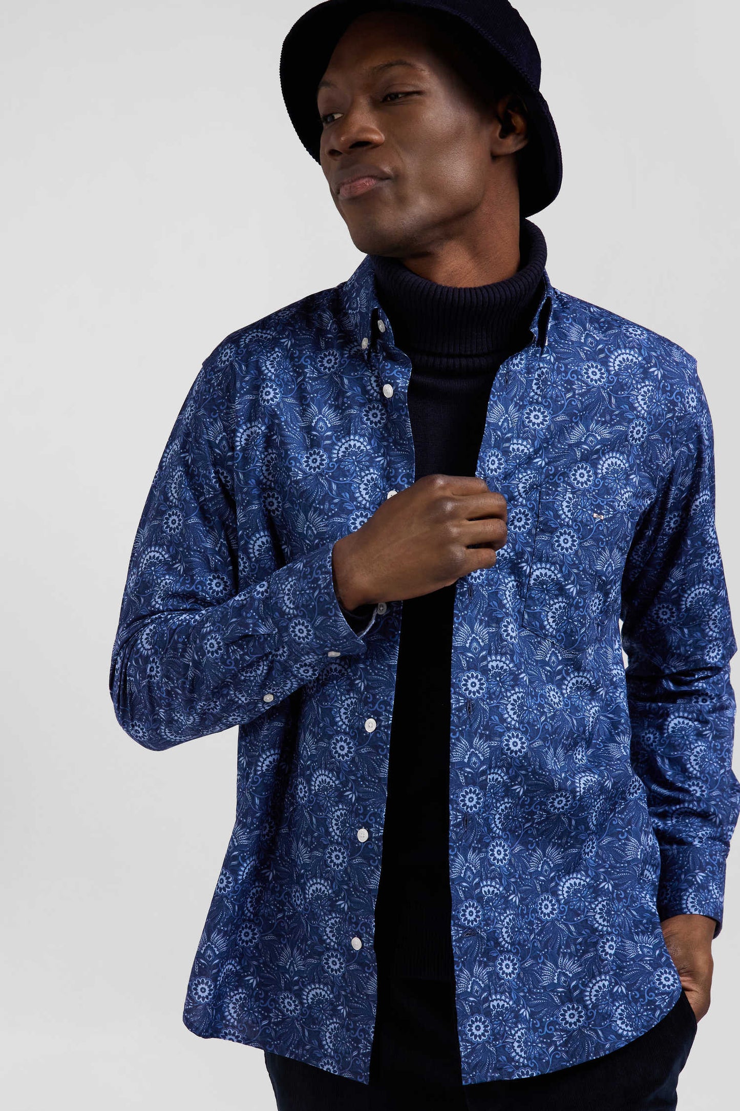 Regular navy blue cotton shirt with graphic print