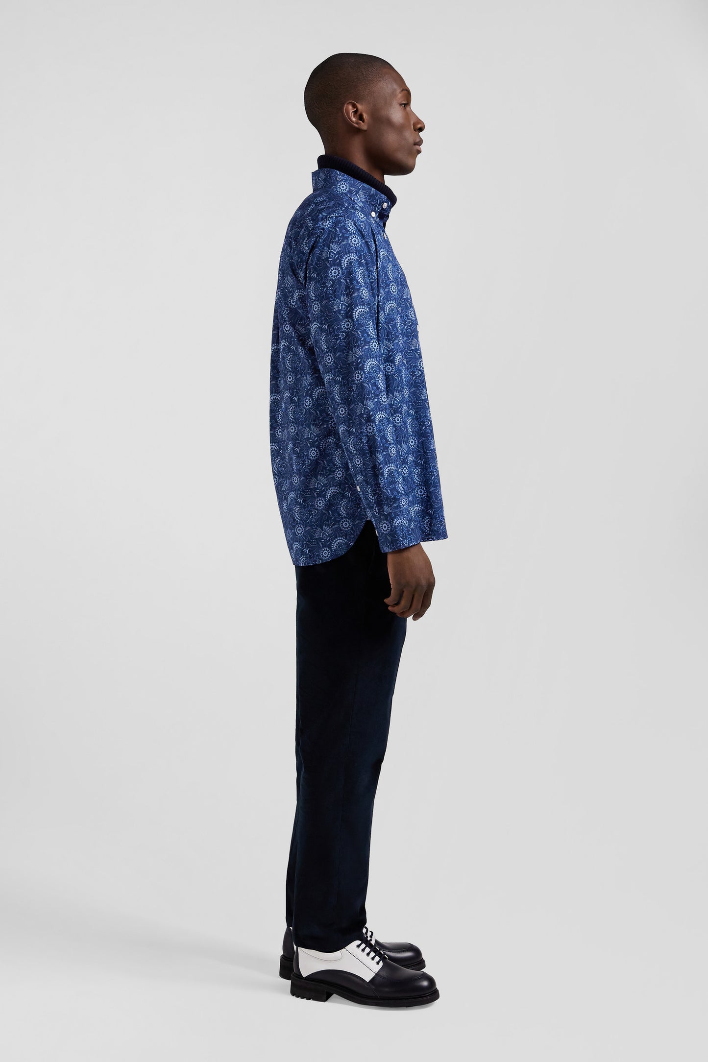 Regular navy blue cotton shirt with graphic print