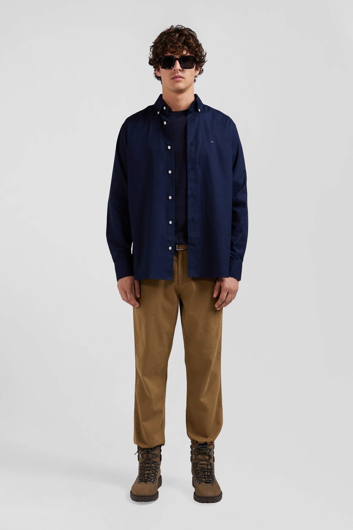 Regular navy blue oxford cotton shirt with back embroidery