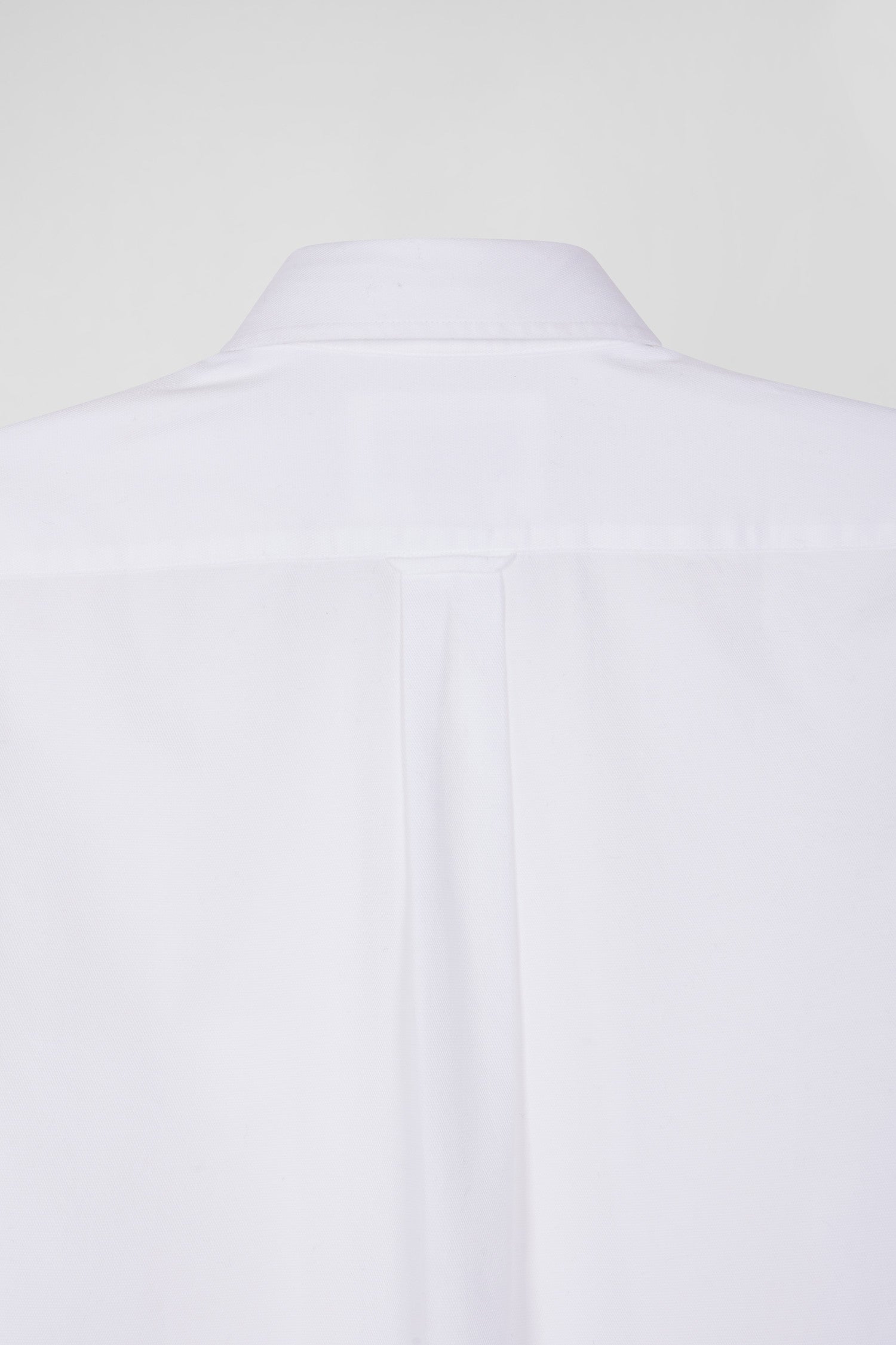 Regular plain white piqué cotton shirt