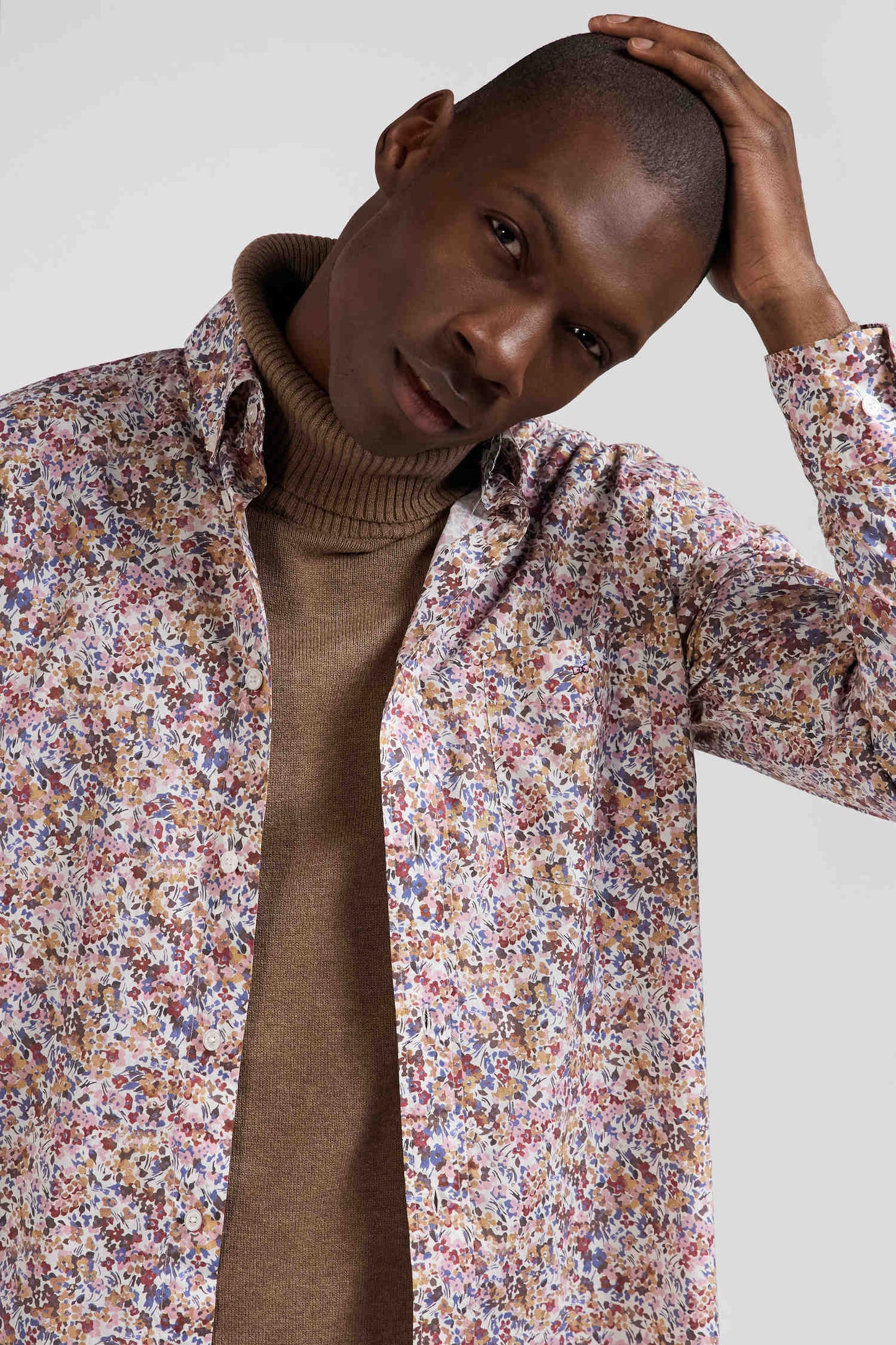 Cotton shirt with beige microprint, regular fit