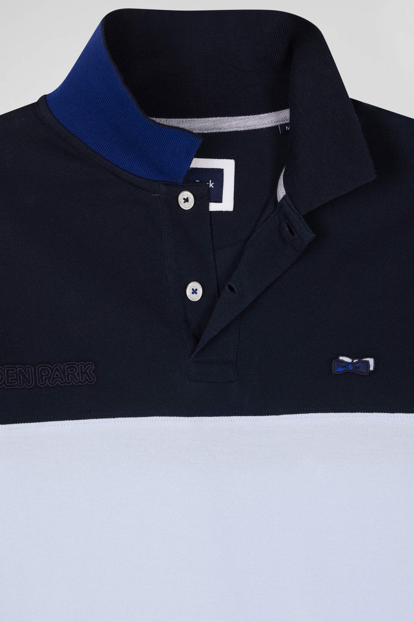 Regular sky blue short-sleeved cotton piqué polo shirt with bow tie embroidery and contrasting details