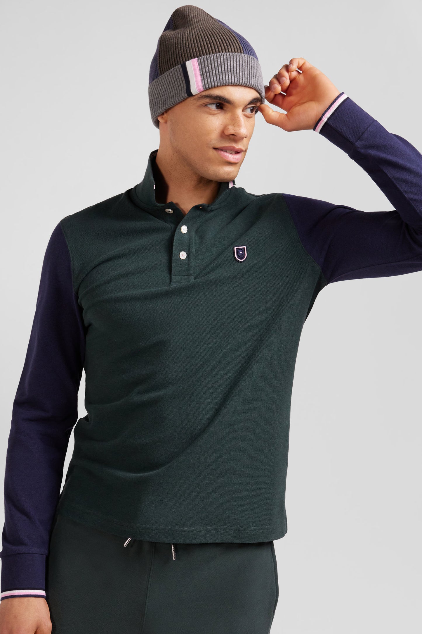 Regular green long-sleeved cotton piqué polo shirt with jacquard collar and rubber badge