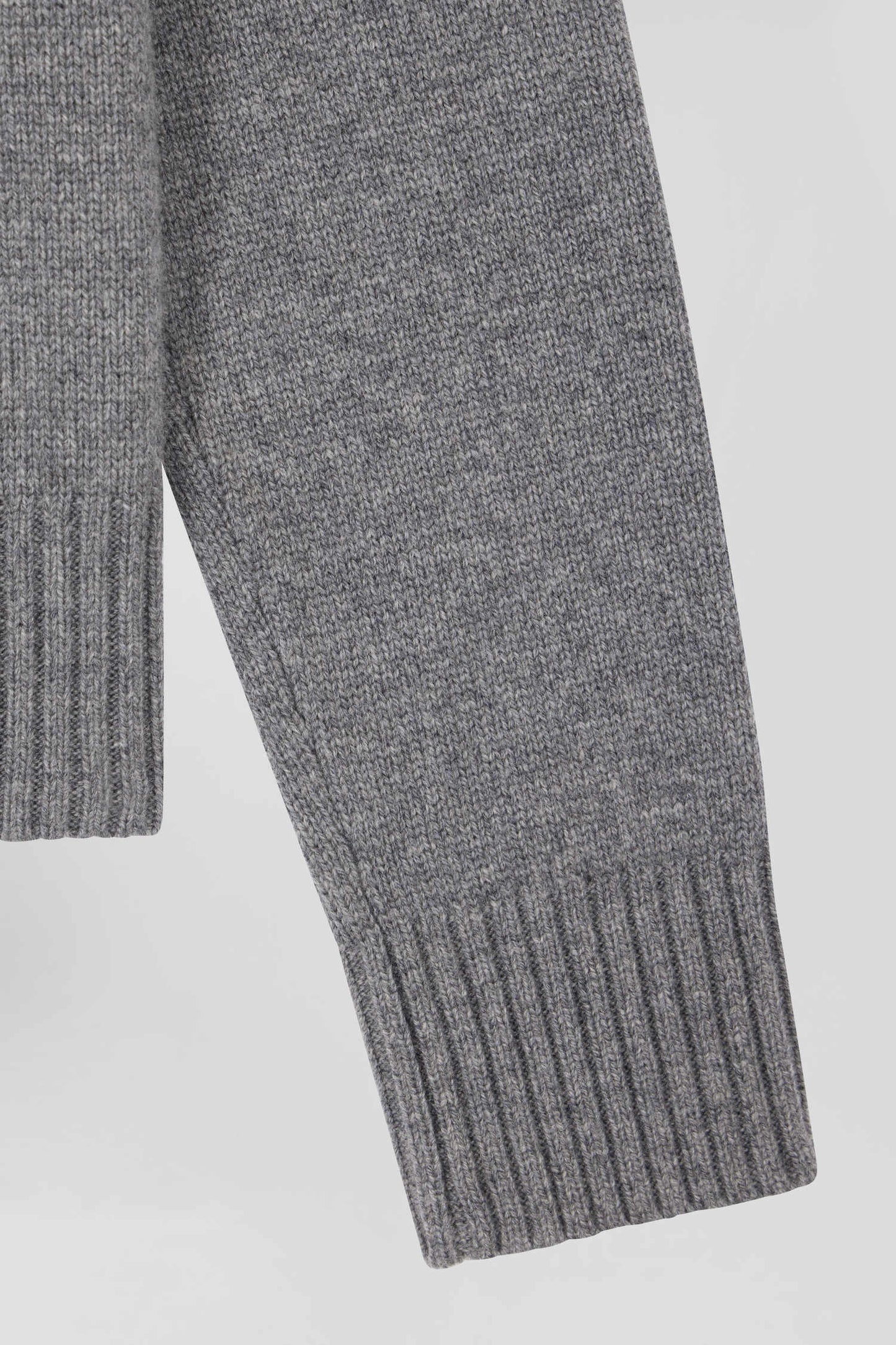 Regular grey round-neck wool and cashmere jumper