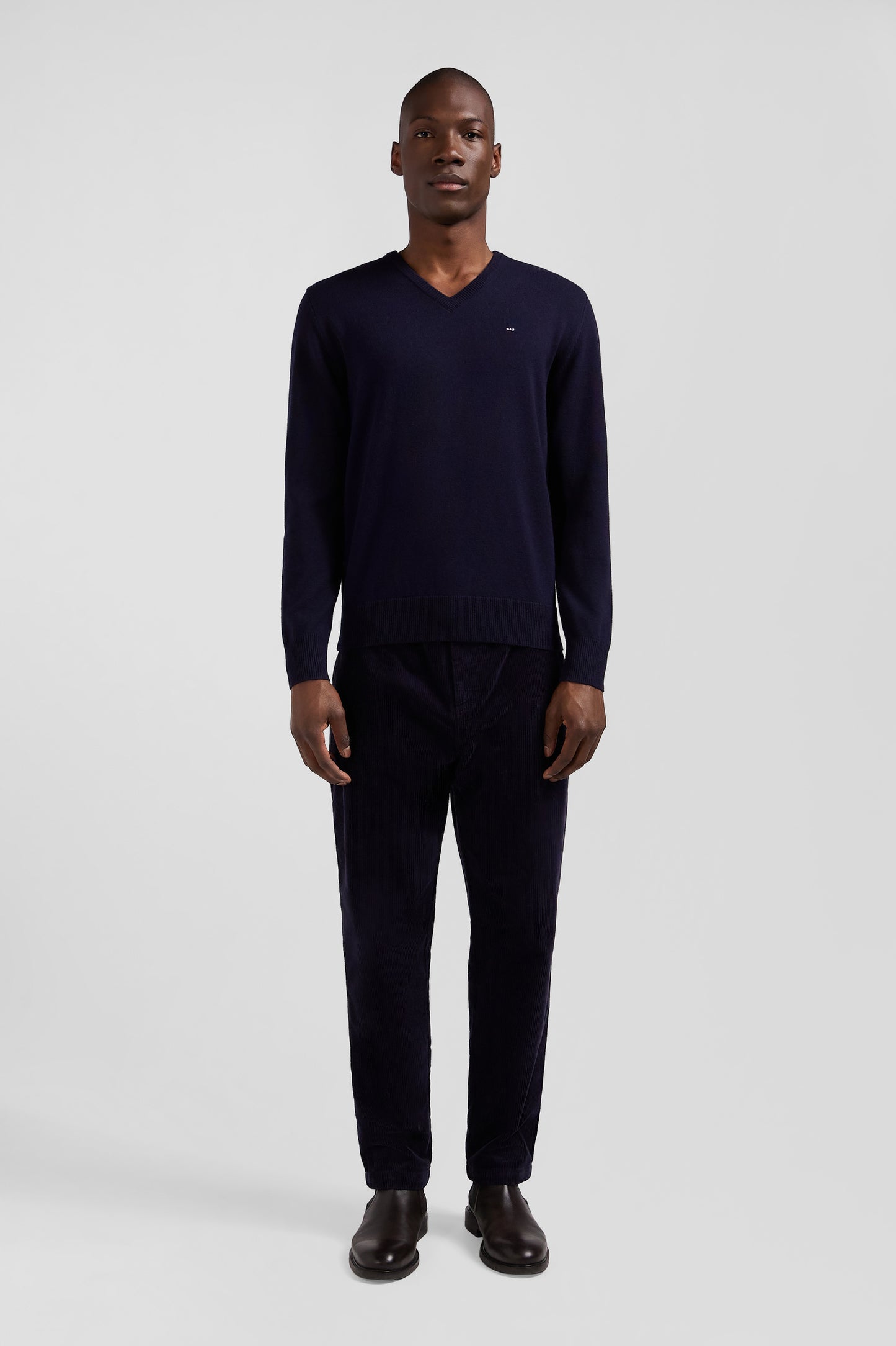 Regular navy wool and cotton V-neck jumper with striped details