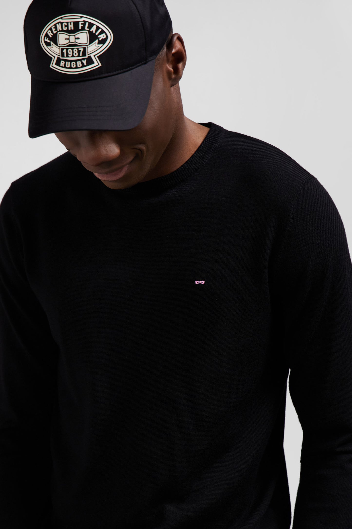 Regular black merino wool V-neck jumper