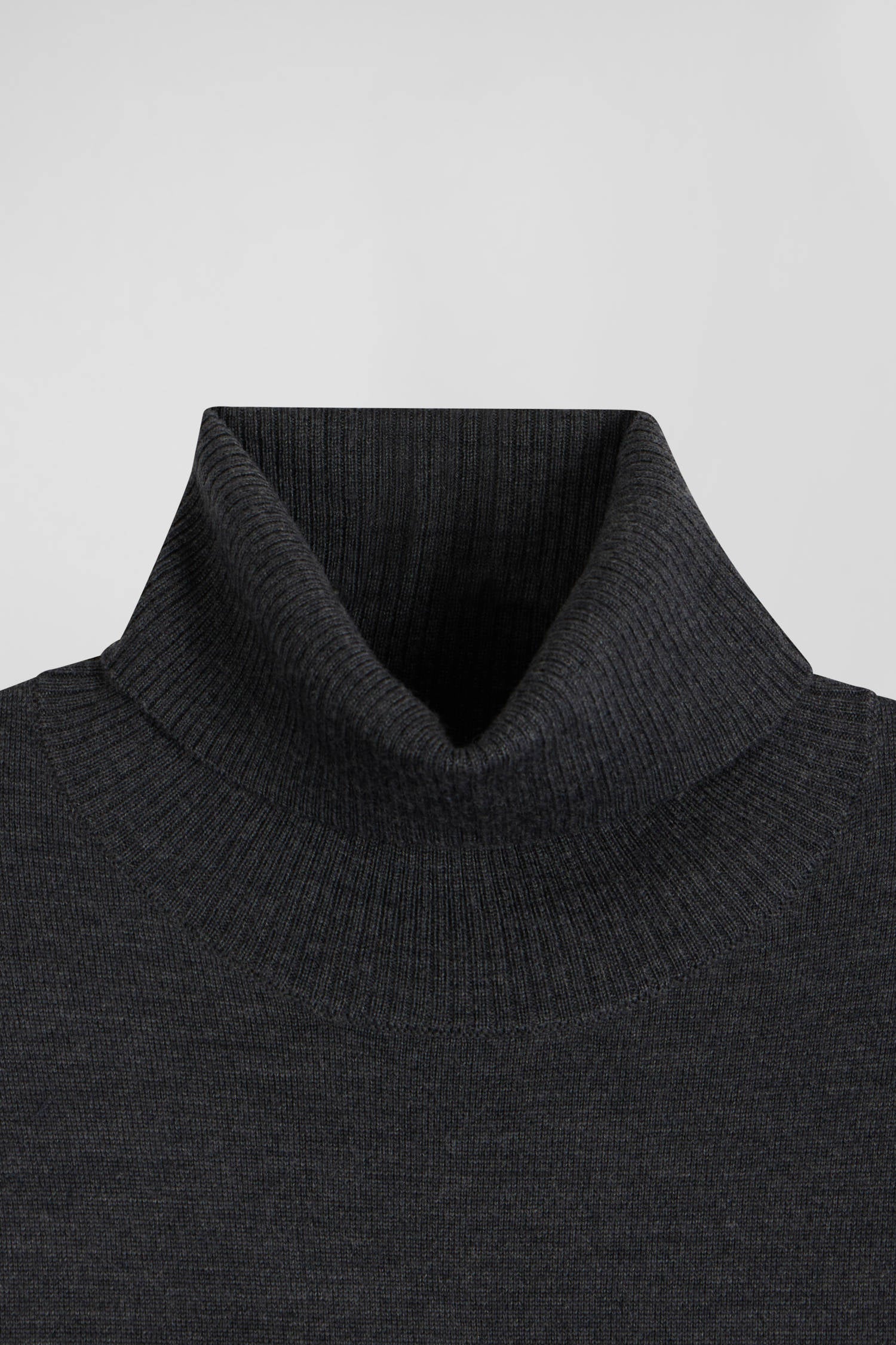 Regular anthracite grey merino wool turtleneck jumper