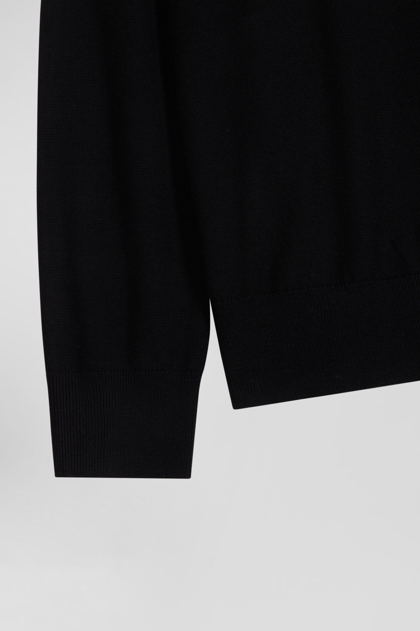 Regular black wool jumper with rugby shirt collar