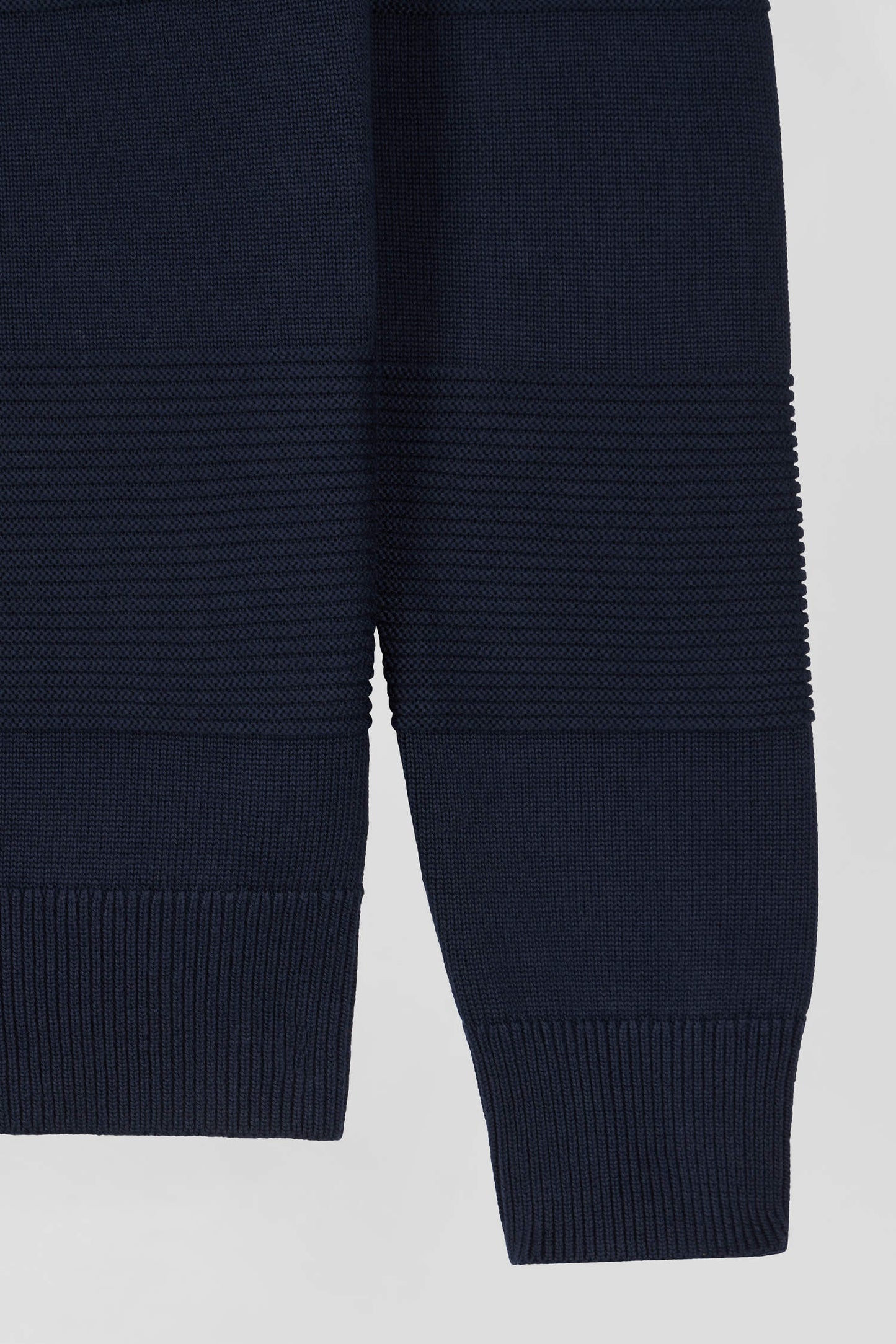 Regular navy blue cotton crew neck jumper with knit patterns