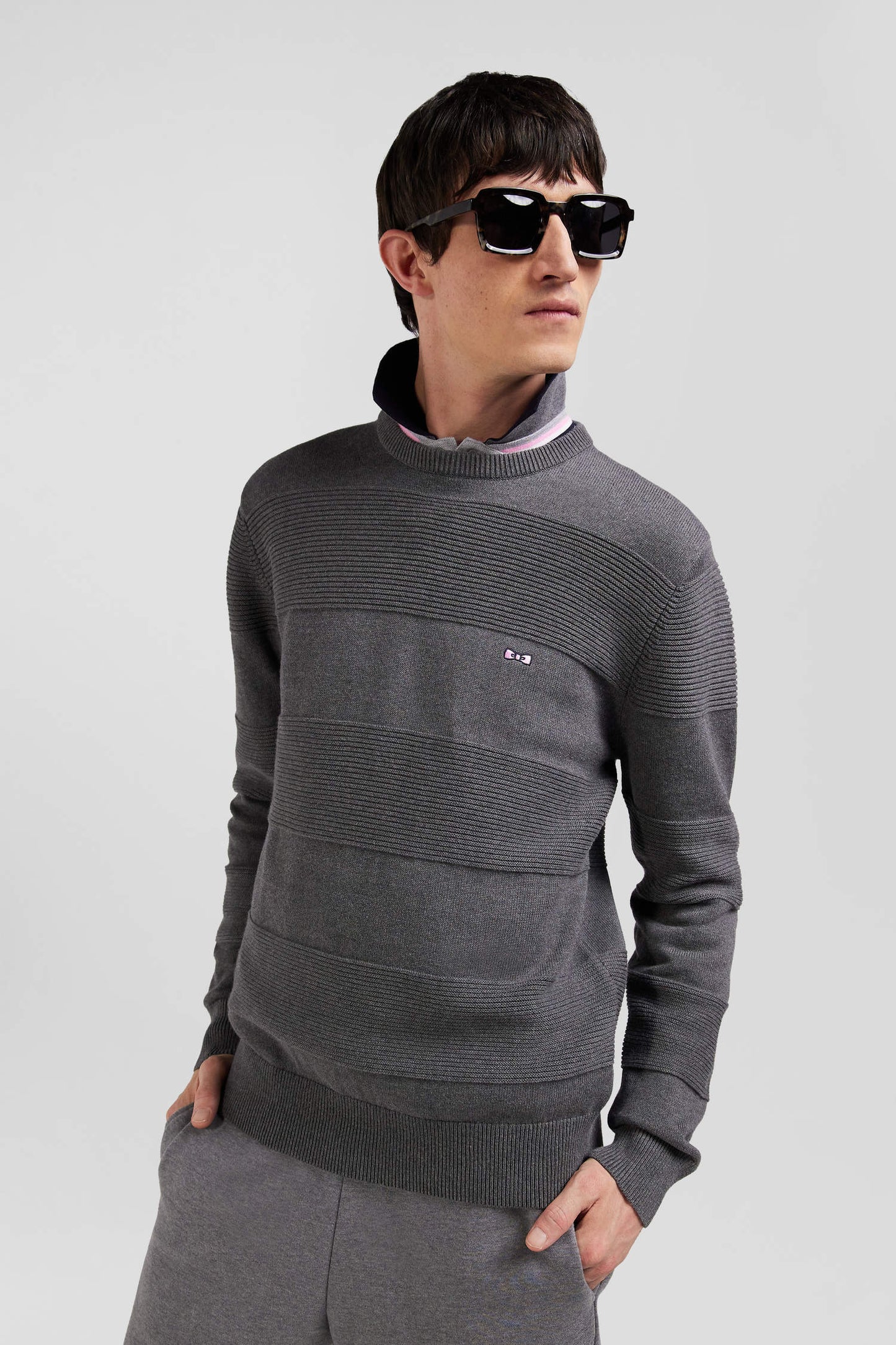 Regular grey cotton crew neck jumper with knit patterns