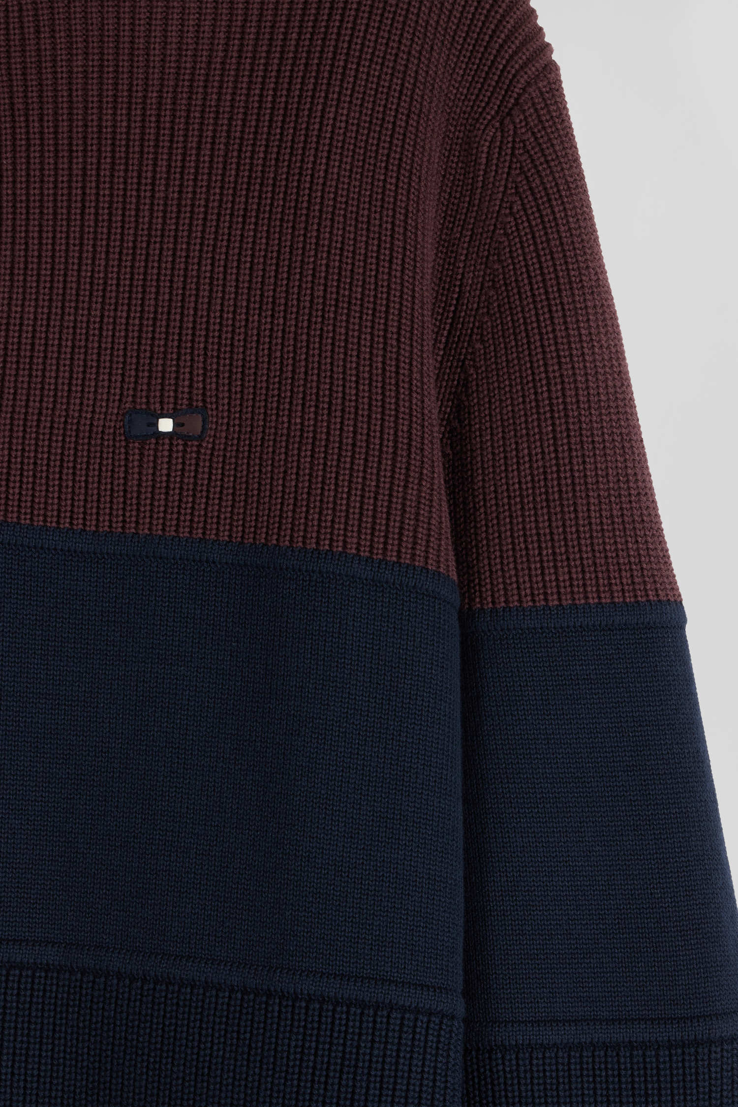 Regular burgundy cotton semi-zipped jumper with knit patterns