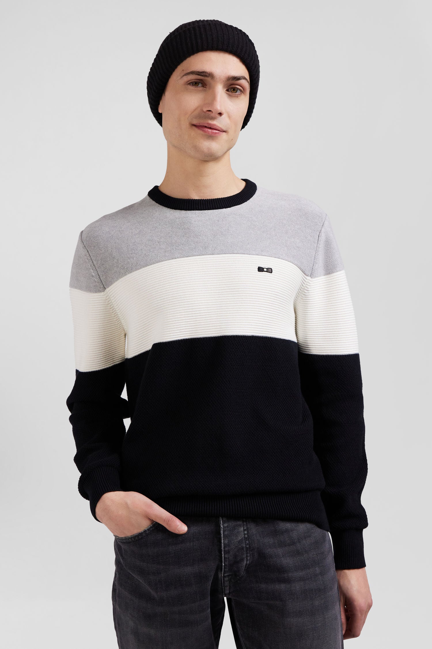 Regular grey and white cotton crew neck jumper with knit patterns