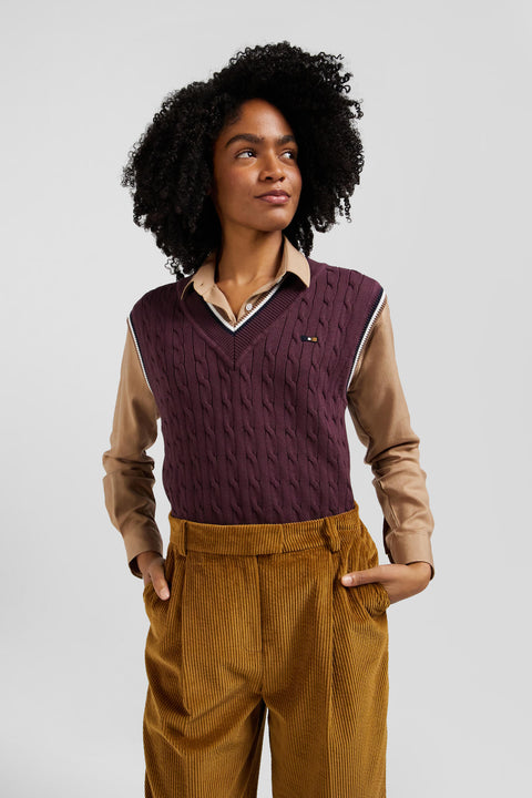 Relaxed burgundy cable-knit cotton V-neck sleeveless jumper - Image 2