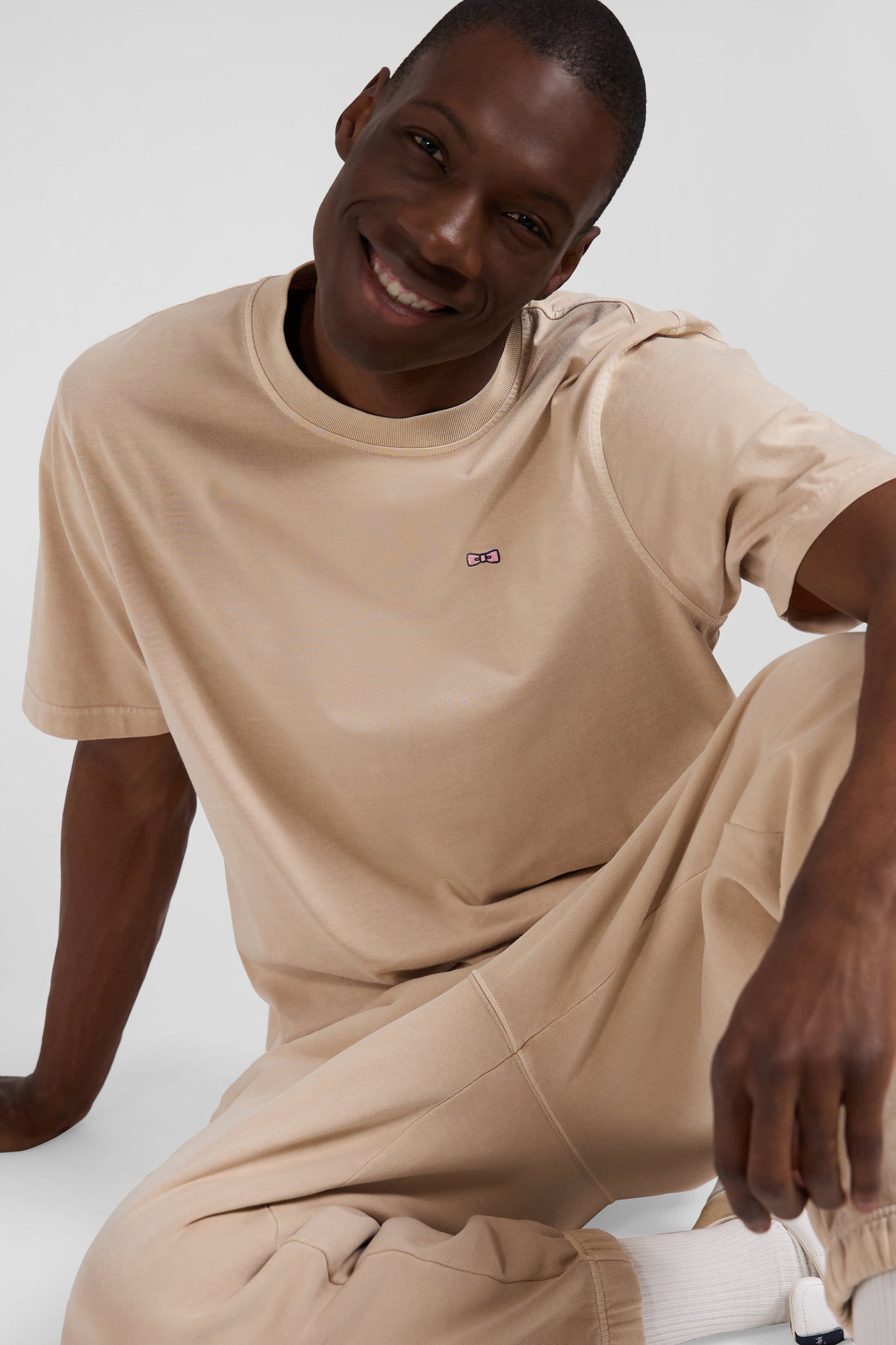 Oversize beige unisex short-sleeved T-shirt in overdyed cotton