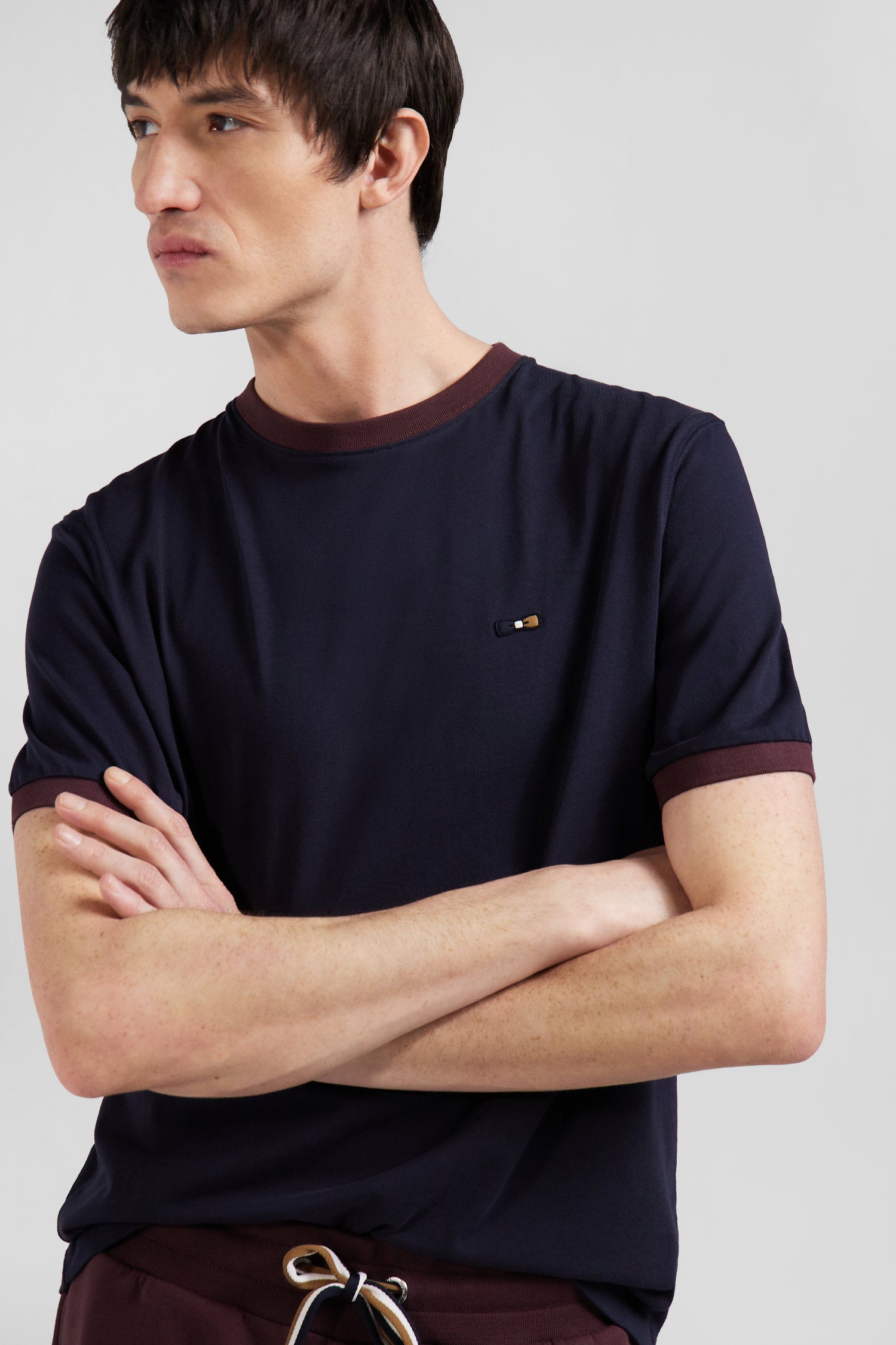 Regular navy short-sleeved cotton T-shirt with back embroidery