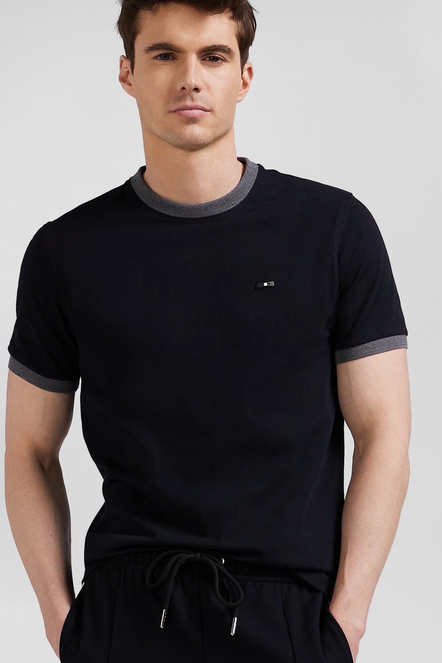 Regular black short-sleeved cotton T-shirt with back embroidery