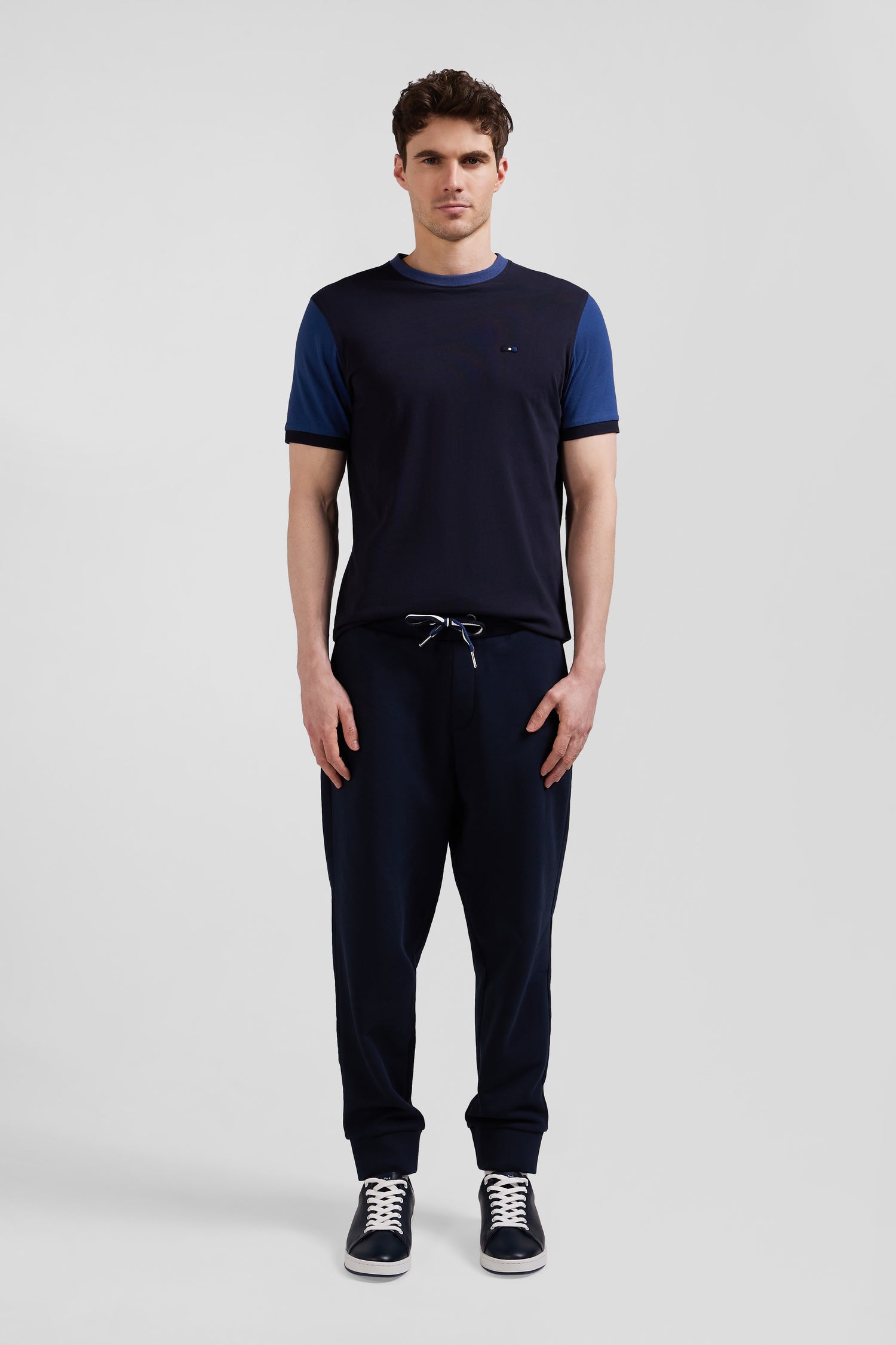 Regular navy blue cotton T-shirt with short contrasting sleeves