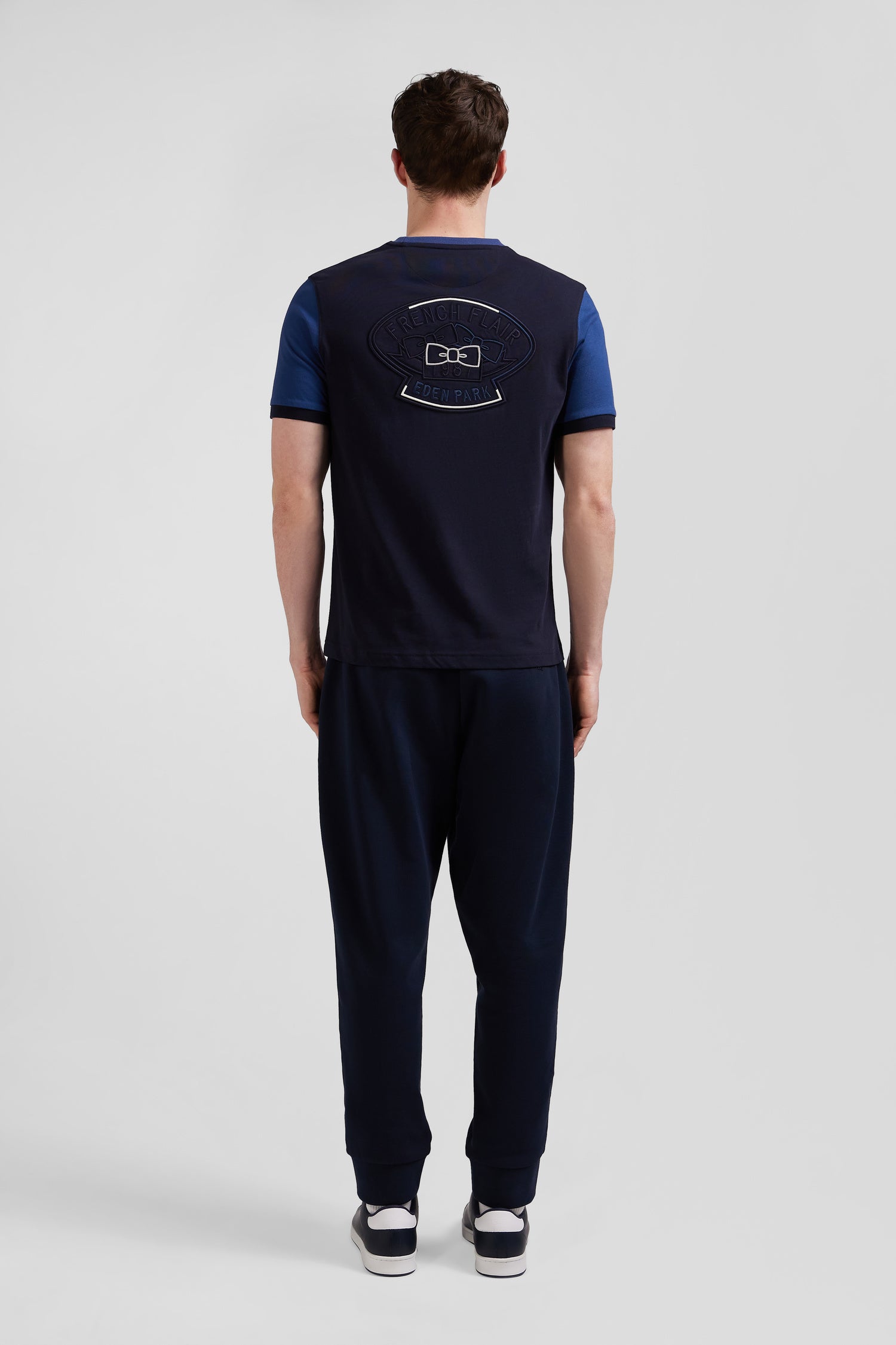 Regular navy blue cotton T-shirt with short contrasting sleeves