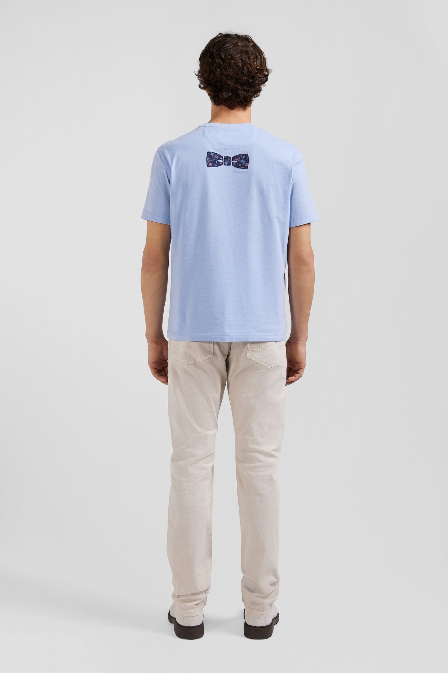 Regular sky blue short-sleeved cotton T-shirt with back patch