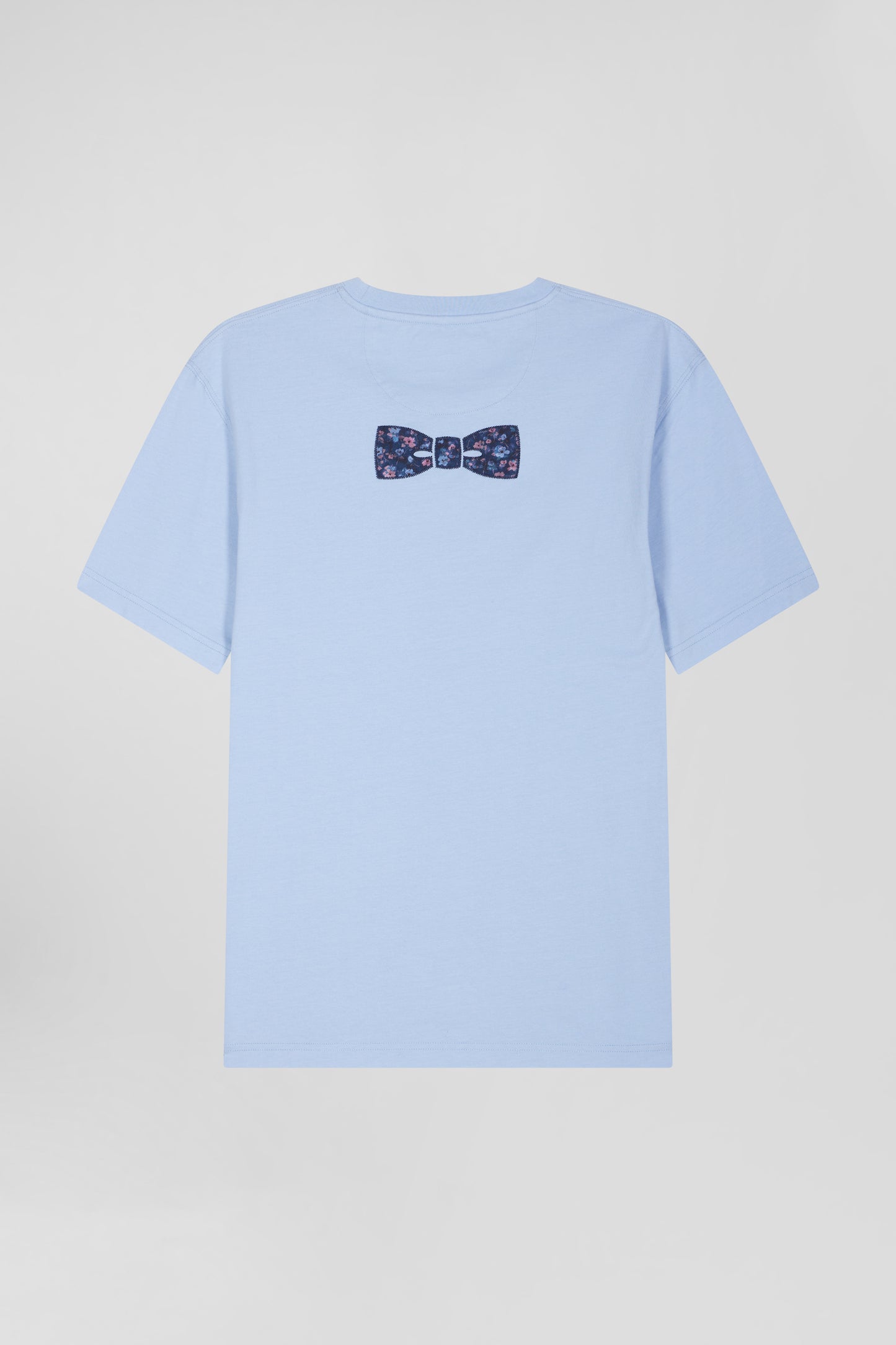 Regular sky blue short-sleeved cotton T-shirt with back patch