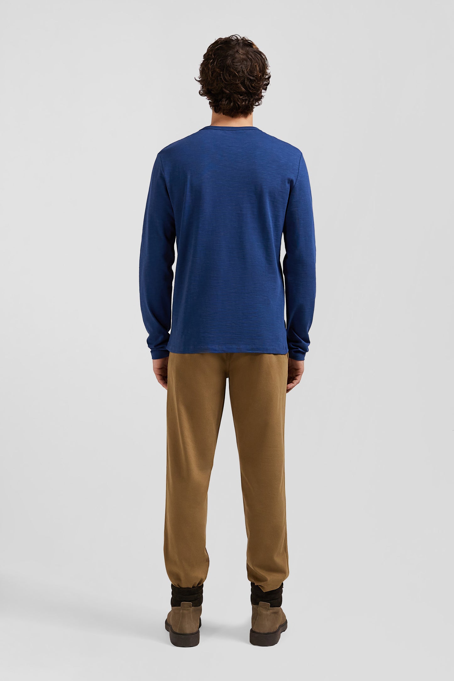 Slim blue long-sleeved cotton T-shirt