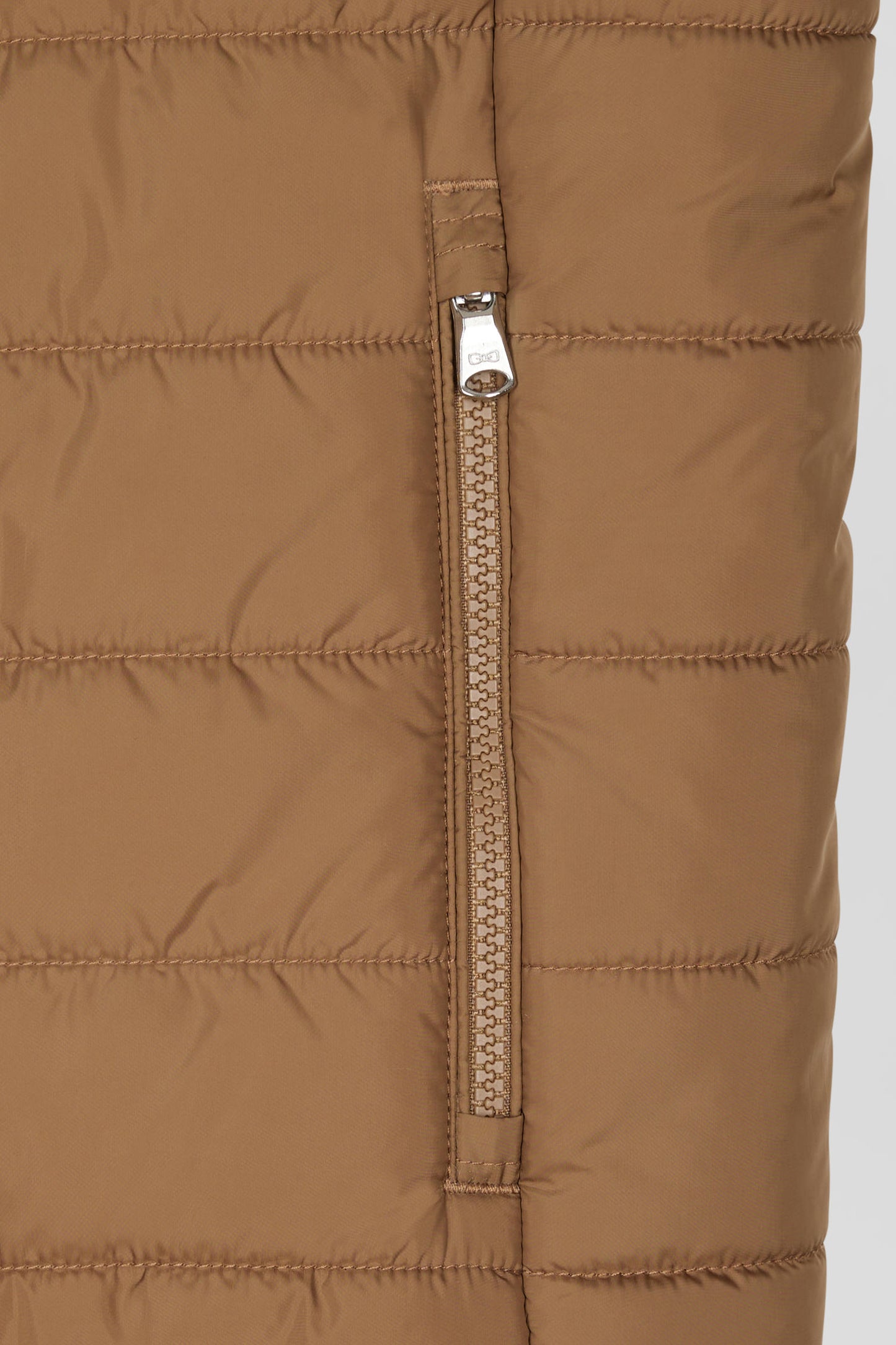 Sleeveless quilted down jacket with hazelnut stand-up collar