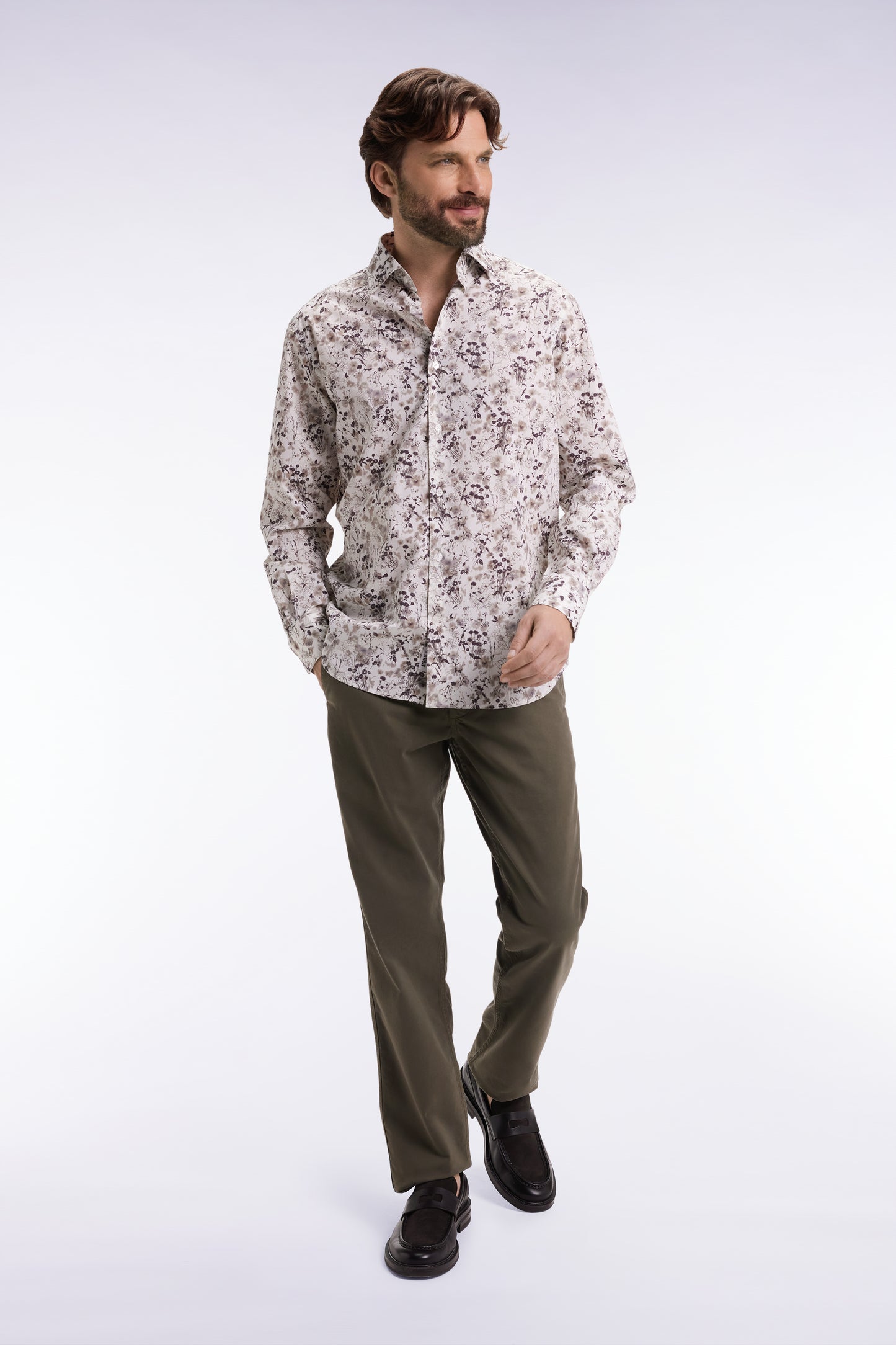 Pleatless chino pants in khaki stretch cotton