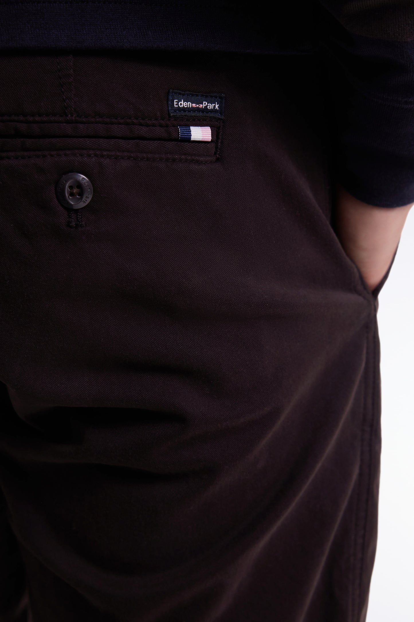 Pleatless chino pants in brown stretch cotton