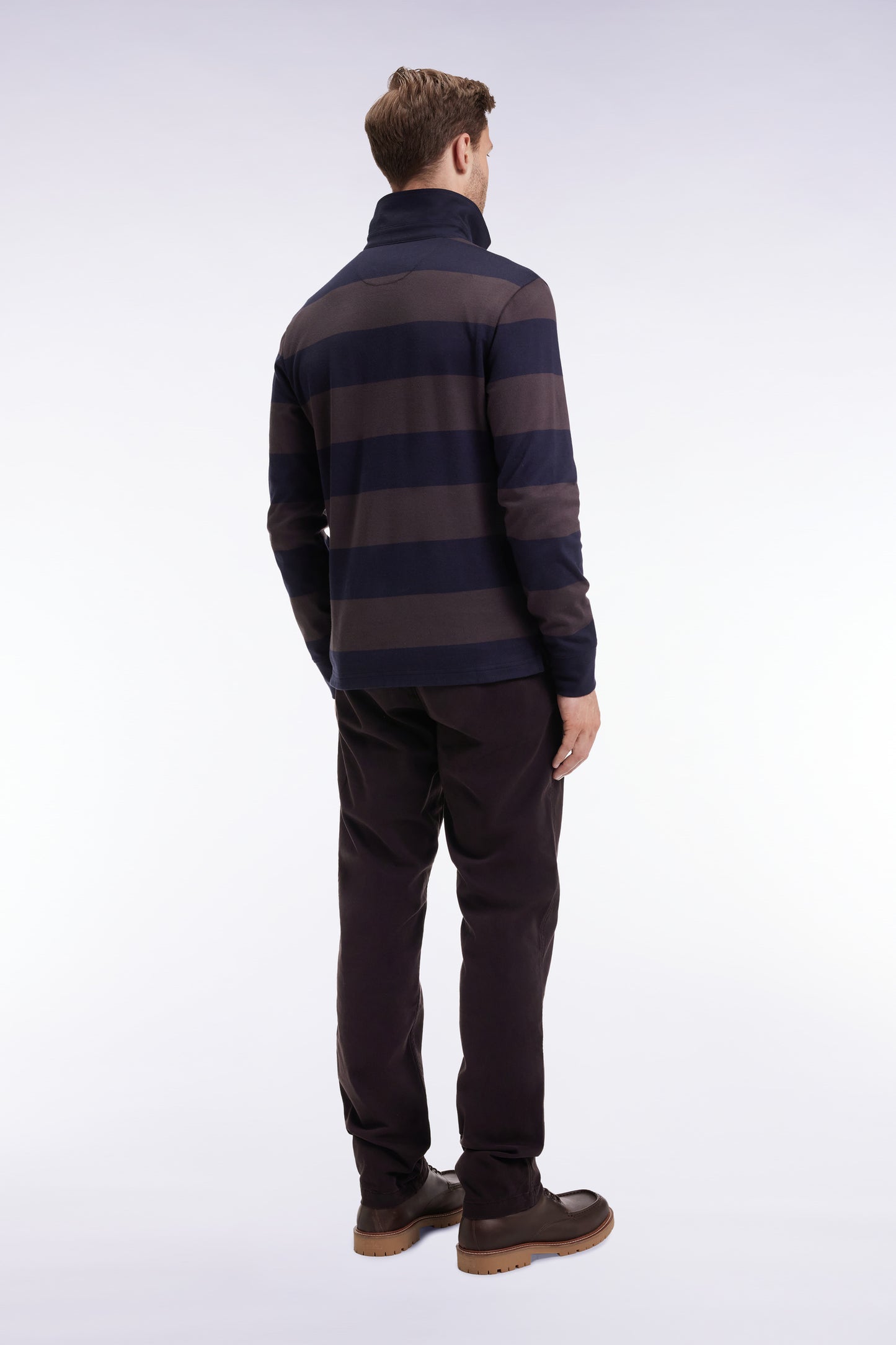 Pleatless chino pants in brown stretch cotton