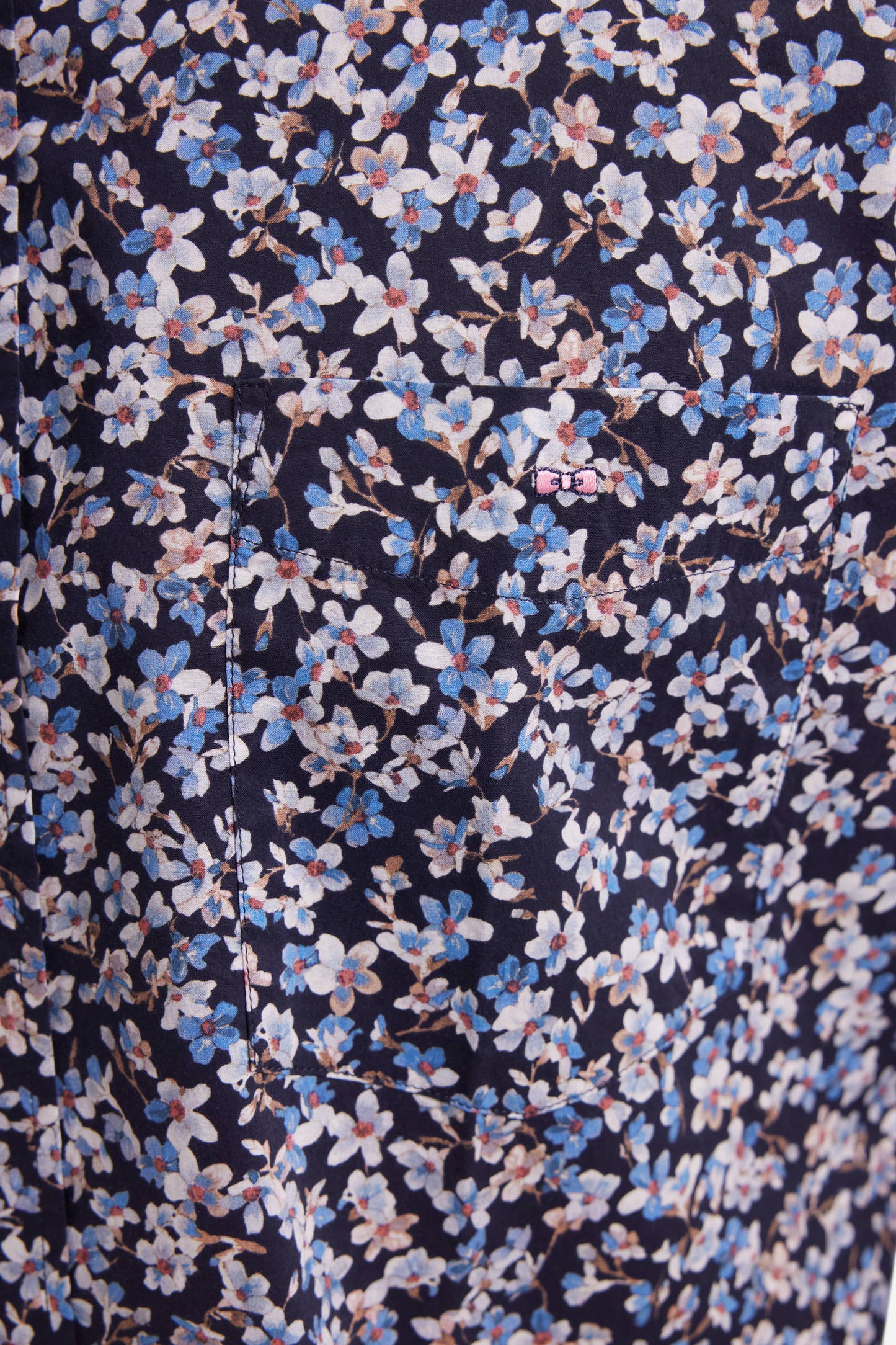 Cotton poplin shirt with blue floral micropatterns, straight cut