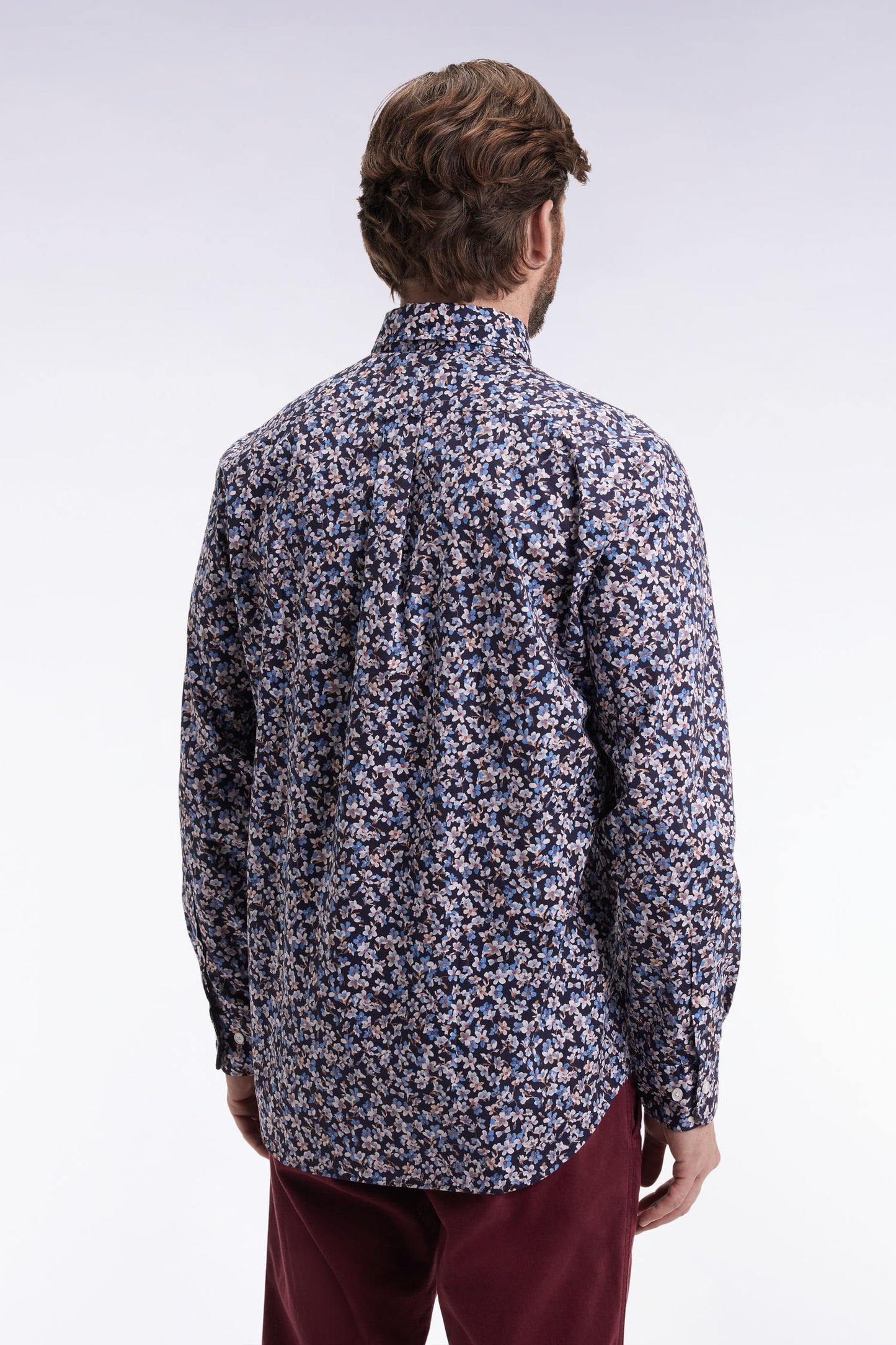 Cotton poplin shirt with blue floral micropatterns, straight cut