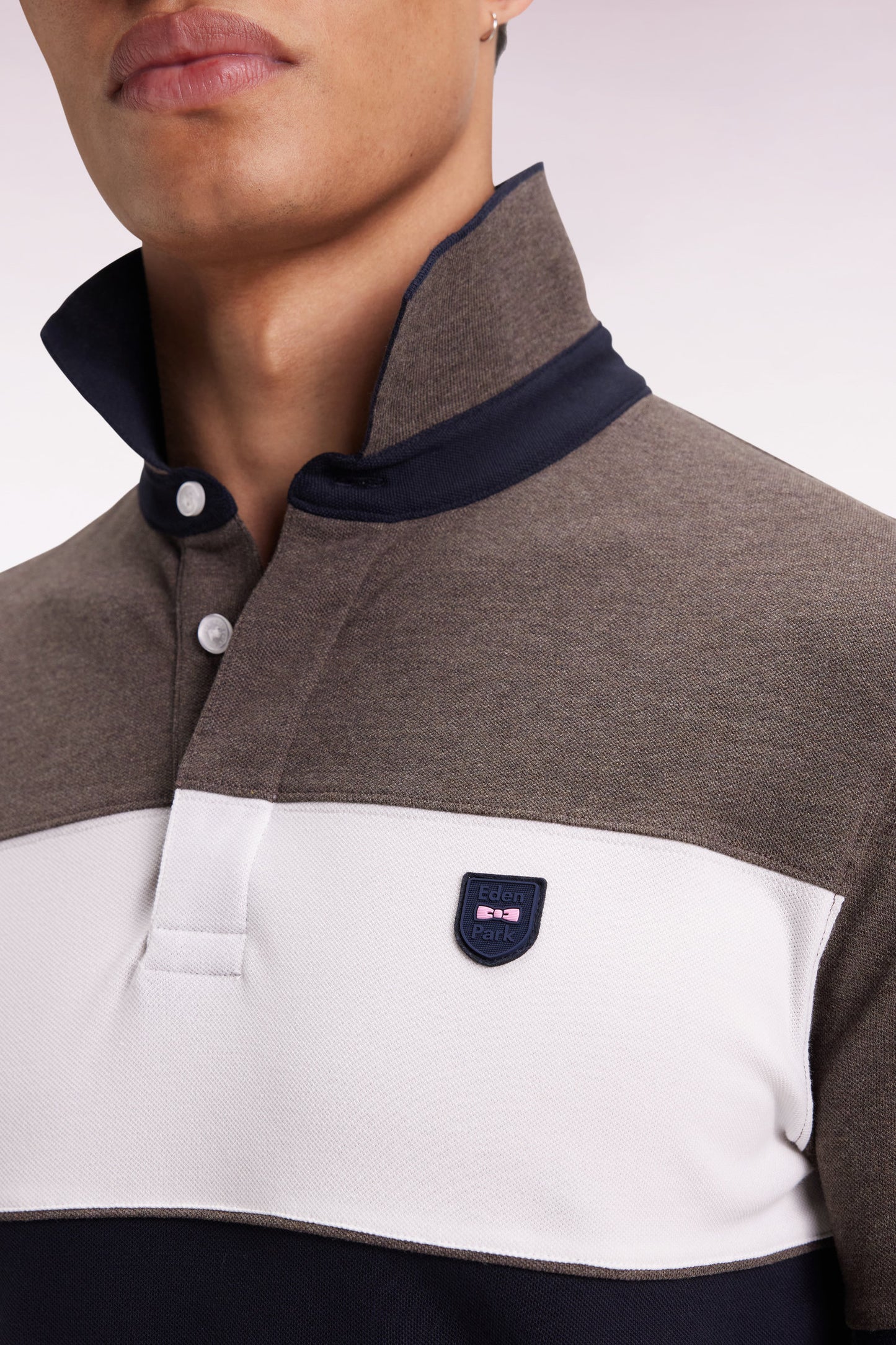 Three-tone short-sleeved polo shirt in brown stretch cotton piqué, slim fit
