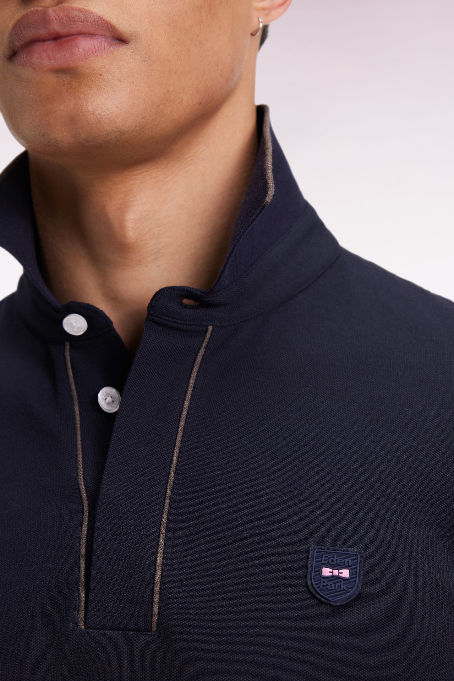 Long-sleeved polo shirt in navy stretch cotton with piping, slim fit