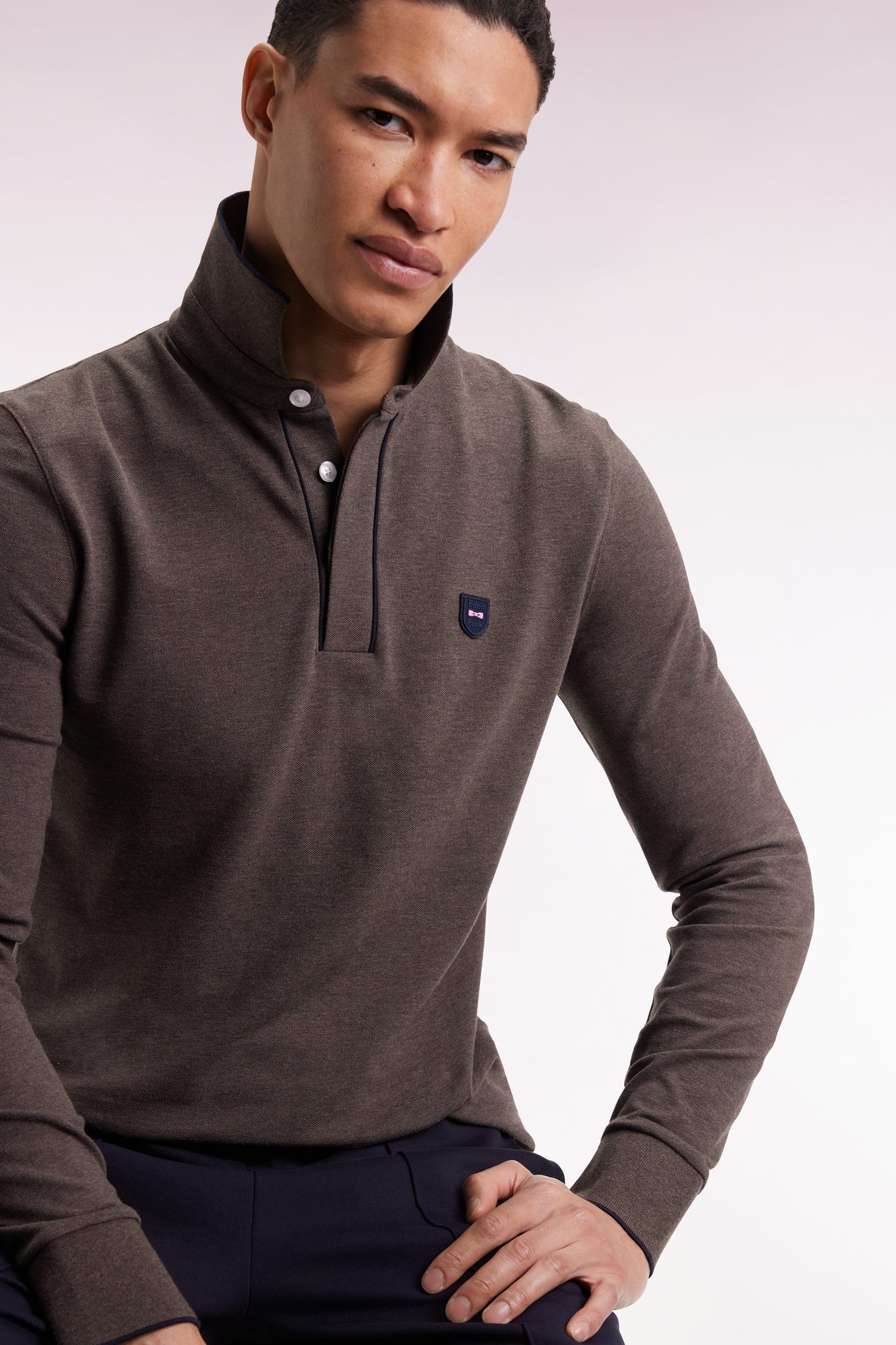 Long-sleeved polo shirt in brown stretch cotton with piping, slim fit