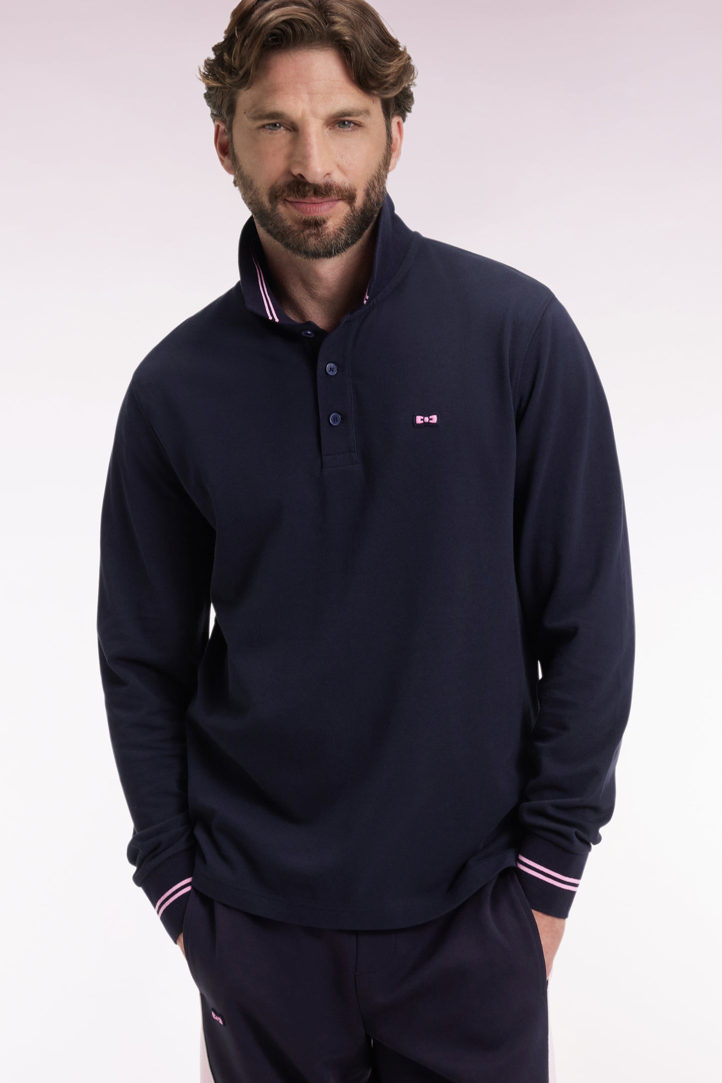 Long-sleeved polo shirt in navy cotton piqué with striped collar.