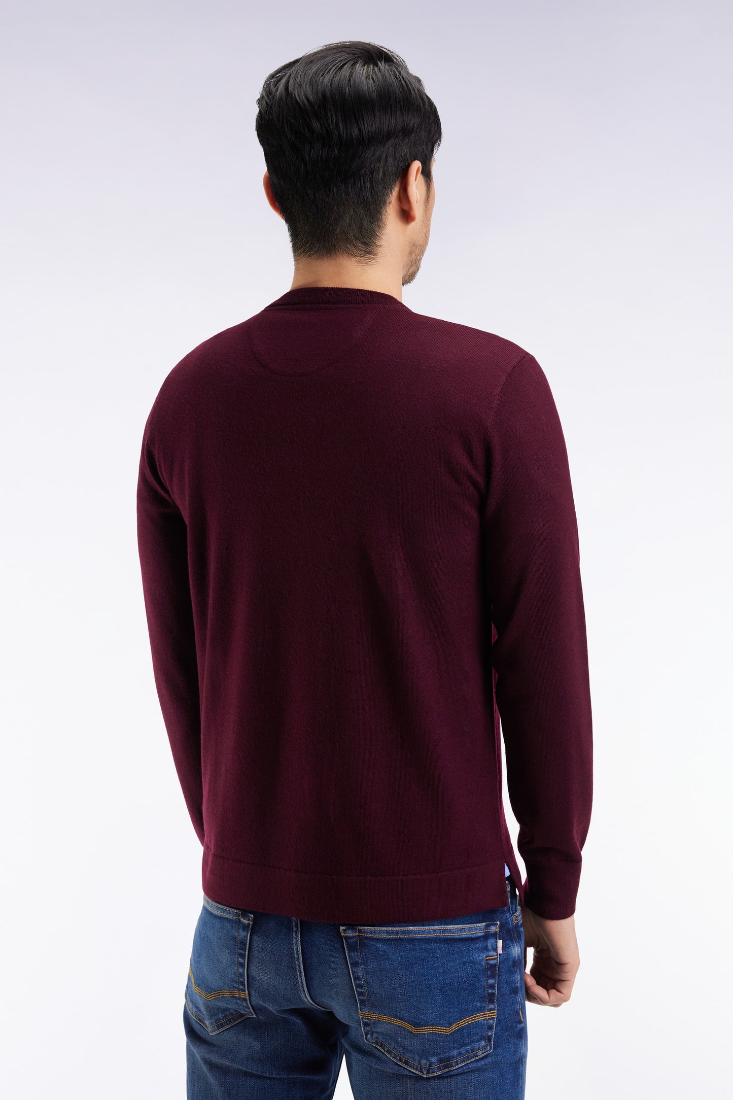Round-neck sweater in burgundy merino wool
