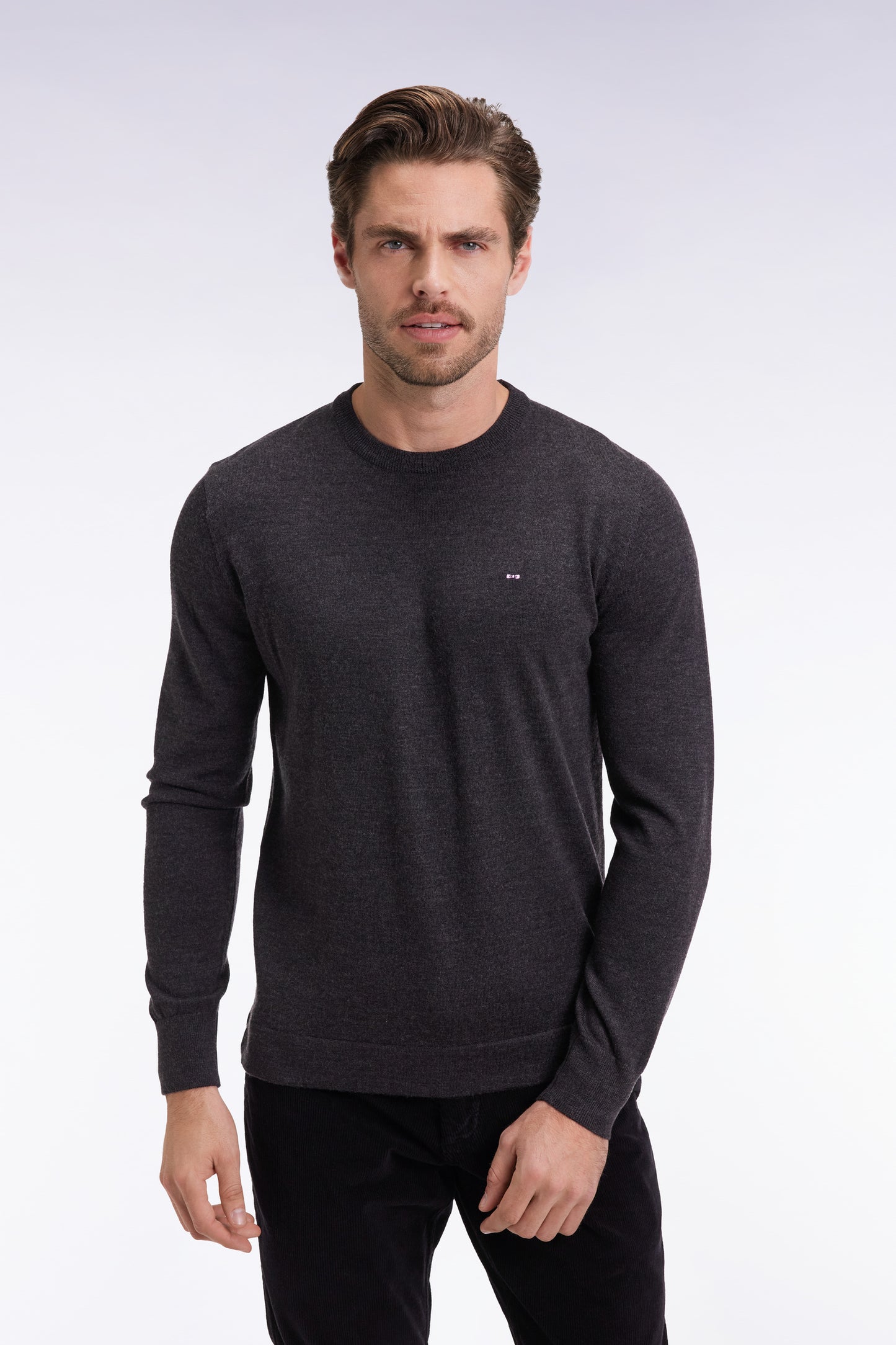 Pull col rond en laine mérinos gris foncé