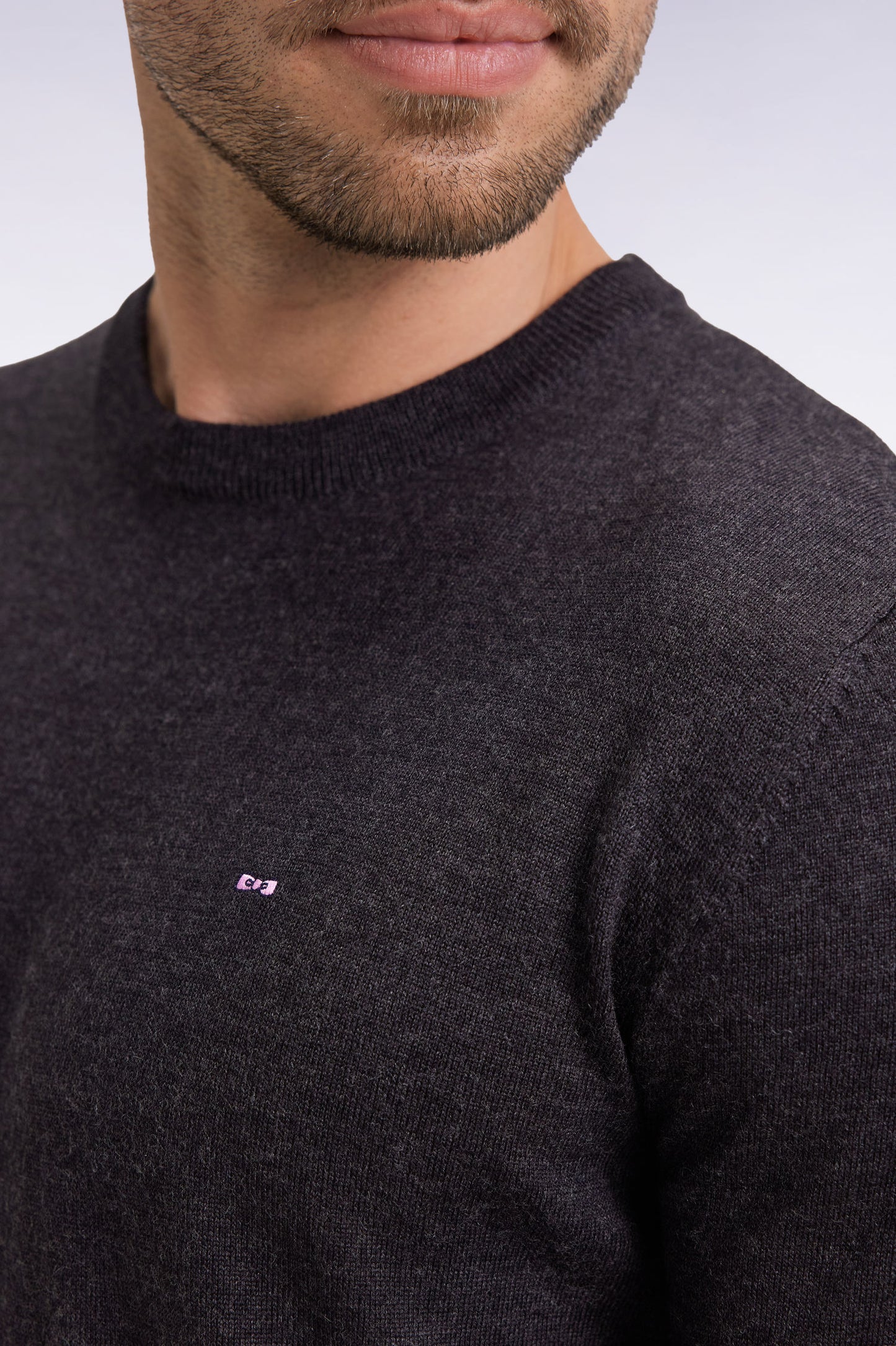 Pull col rond en laine mérinos gris foncé