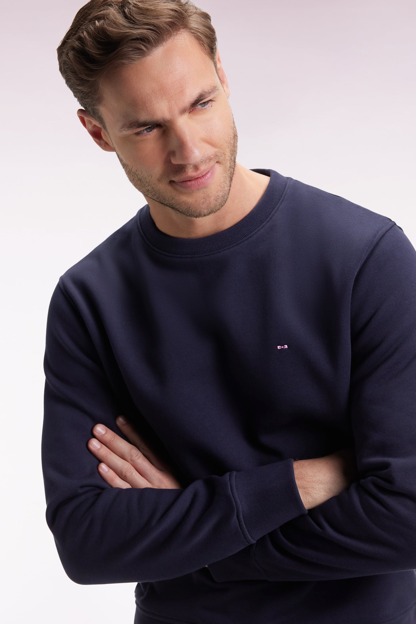 Navy cotton round-neck sweatshirt, straight cut