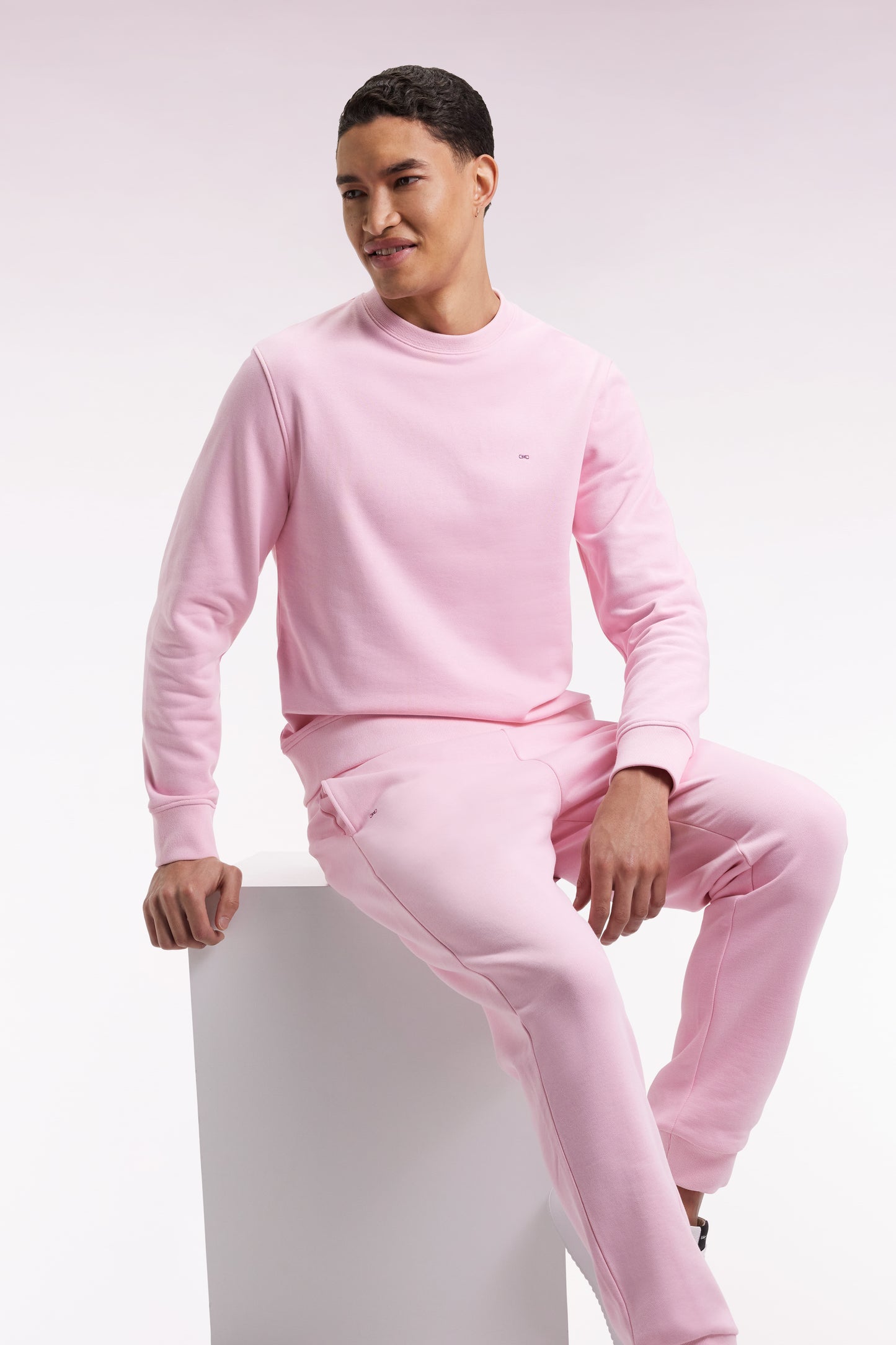 Pink cotton round-neck sweatshirt, straight cut